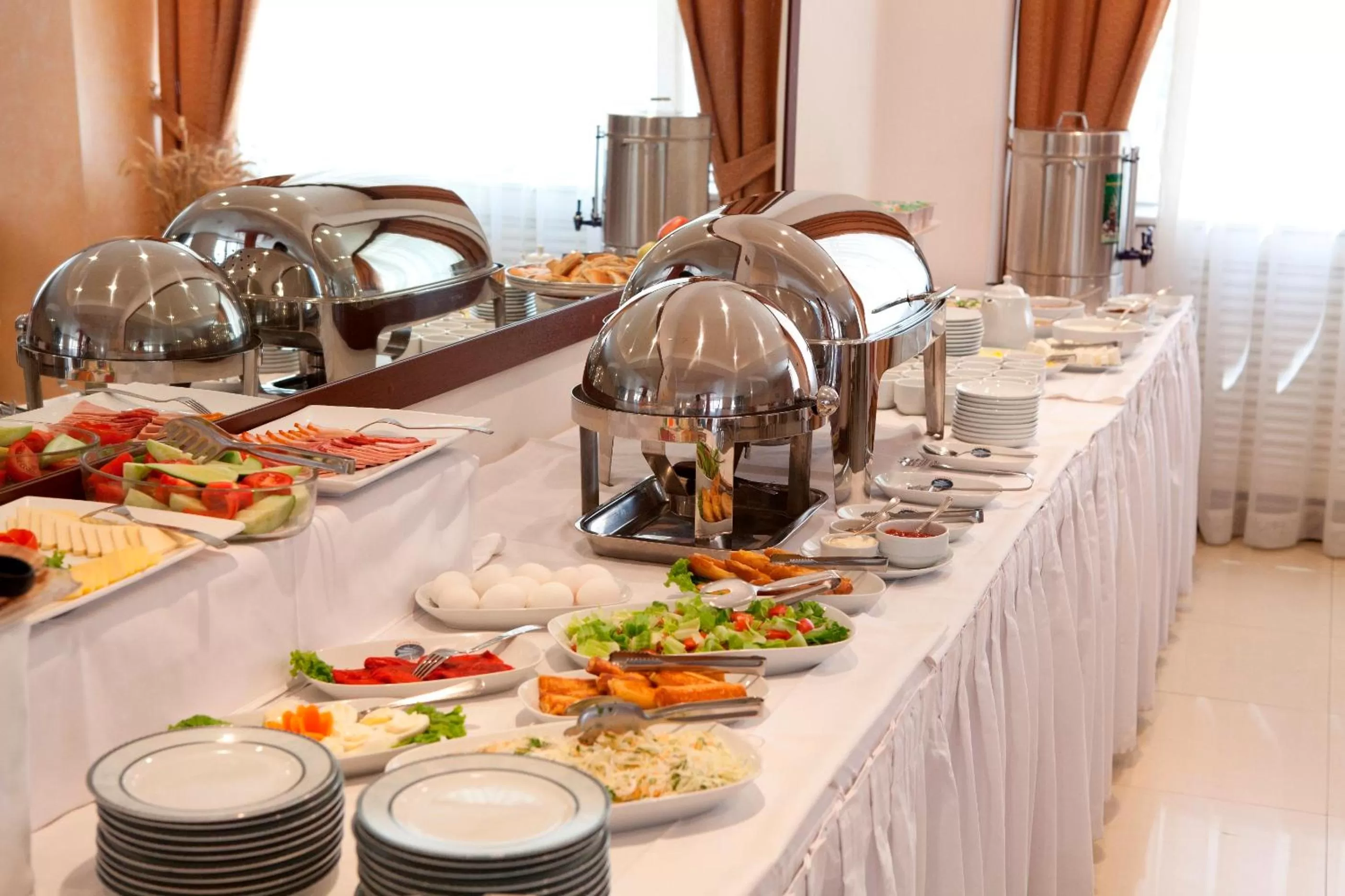 Restaurant/places to eat in Aviatrans Hotel