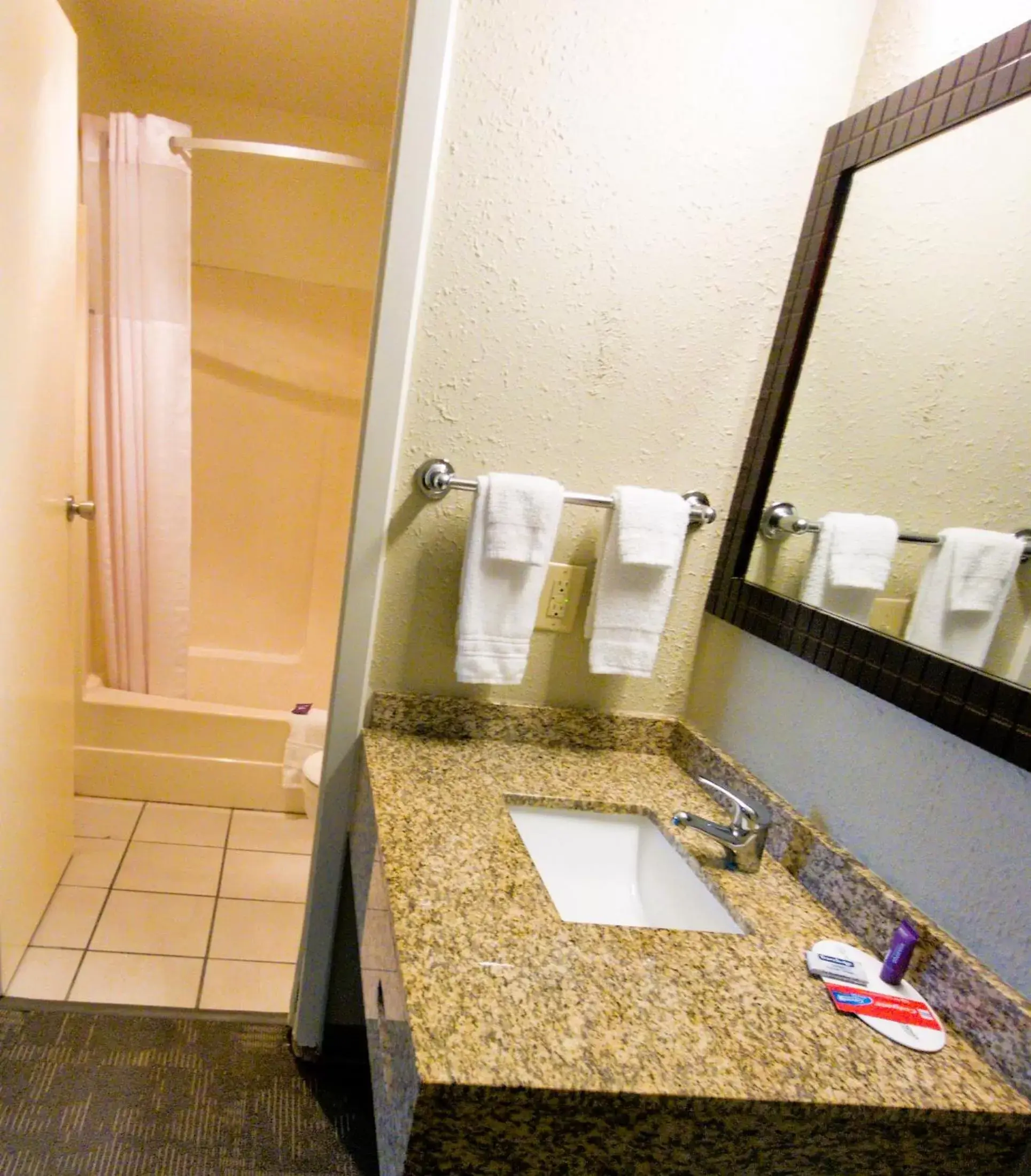 Shower, Bathroom in Queen City Inn