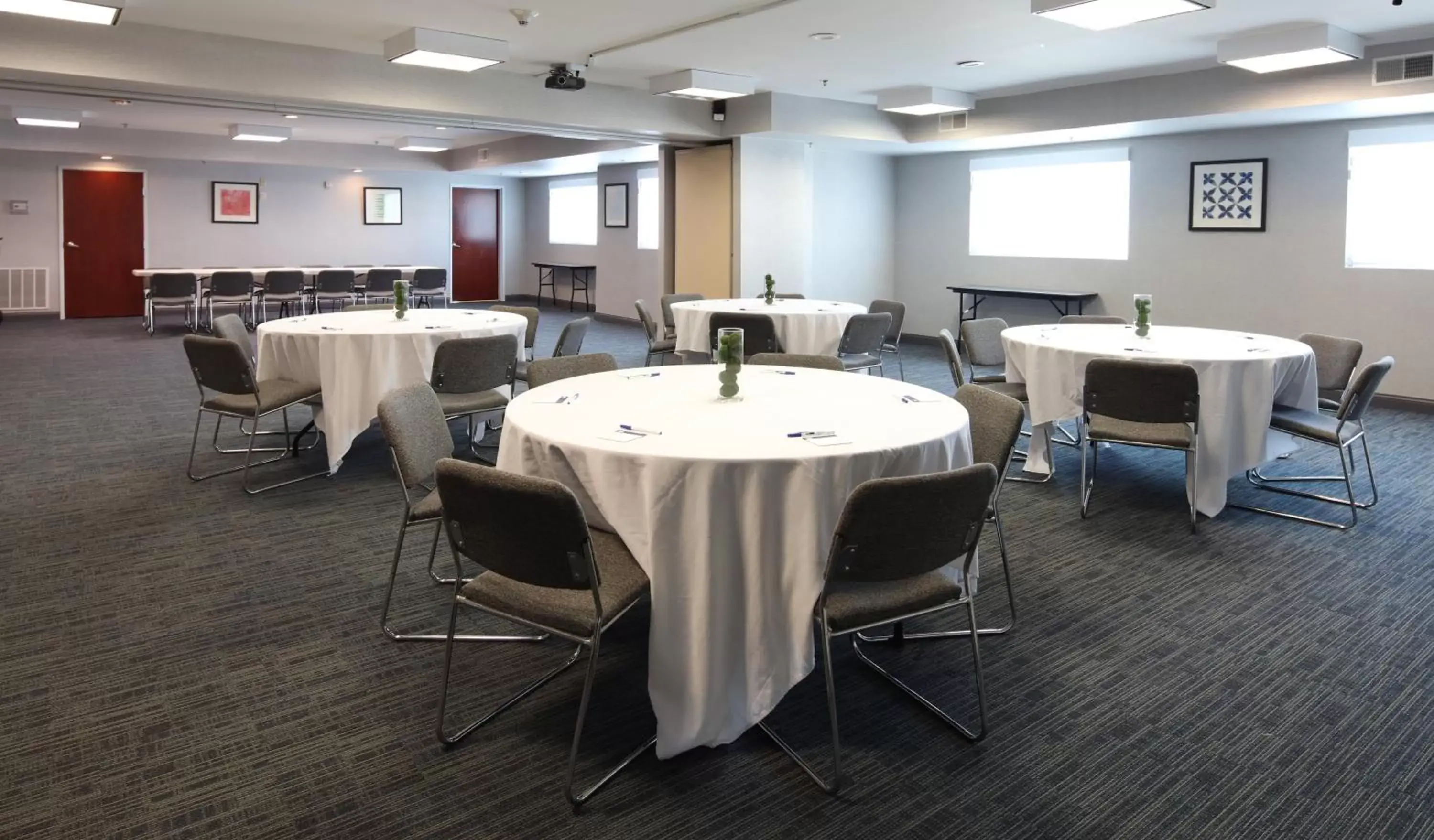 Meeting/conference room in Holiday Inn Express Hotel & Suites Cincinnati Southeast Newport, an IHG Hotel