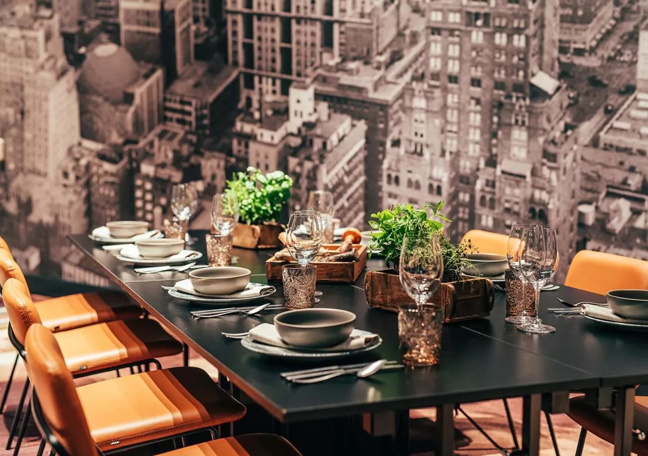 Restaurant/places to eat in Clarion Hotel Mestari