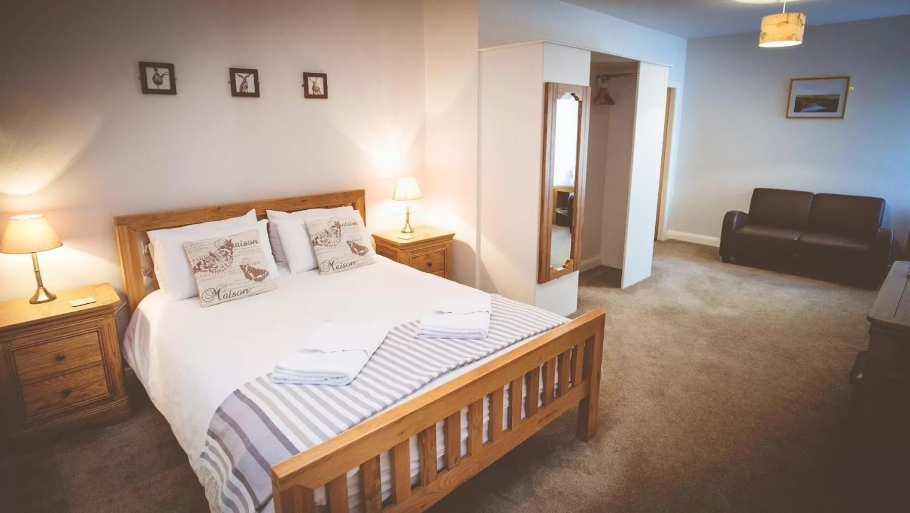 Photo of the whole room, Bed in Coddy's Farm