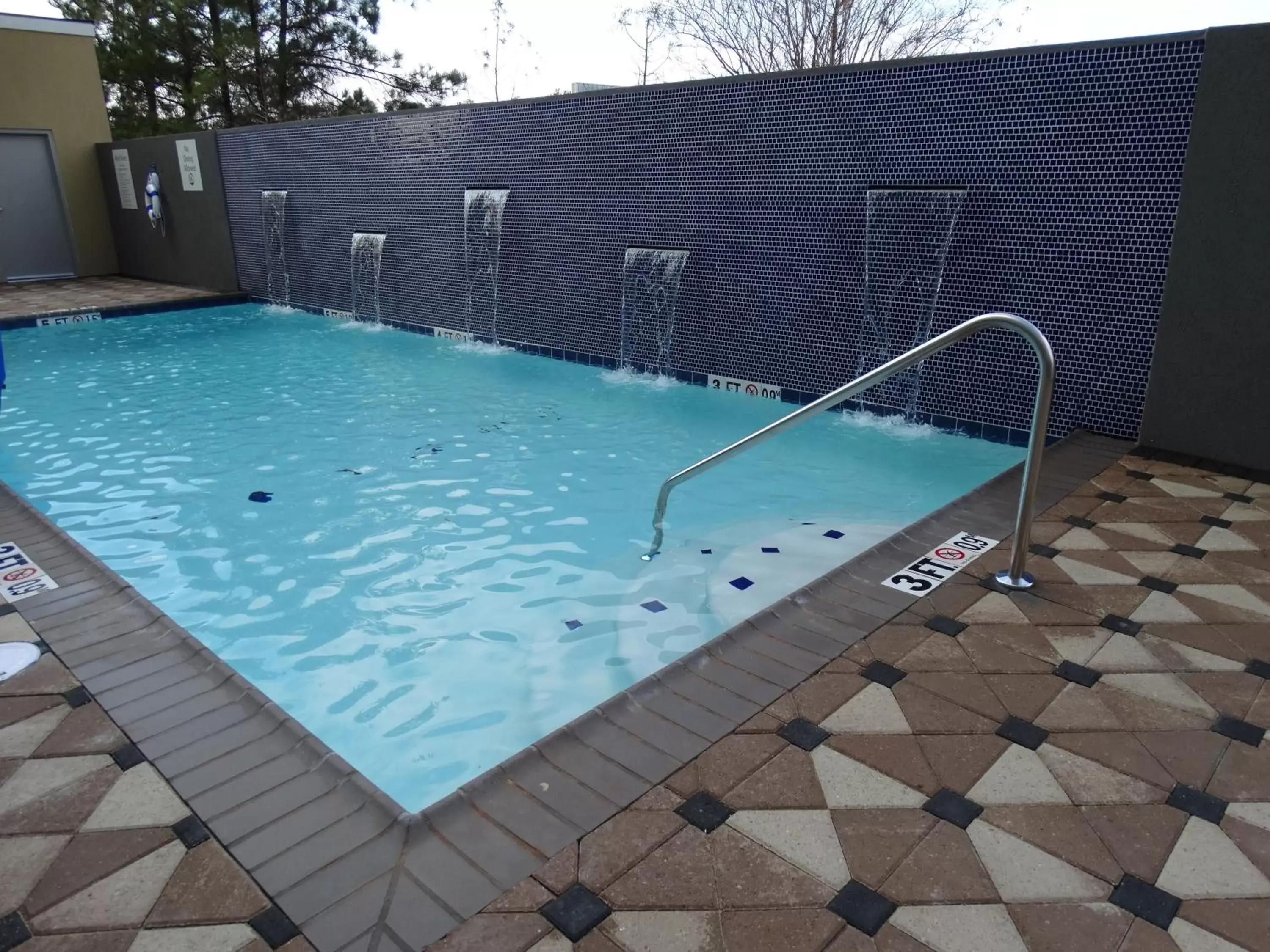 Swimming pool in Holiday Inn Covington by IHG Swimming pool in Holiday Inn Covington by IHG