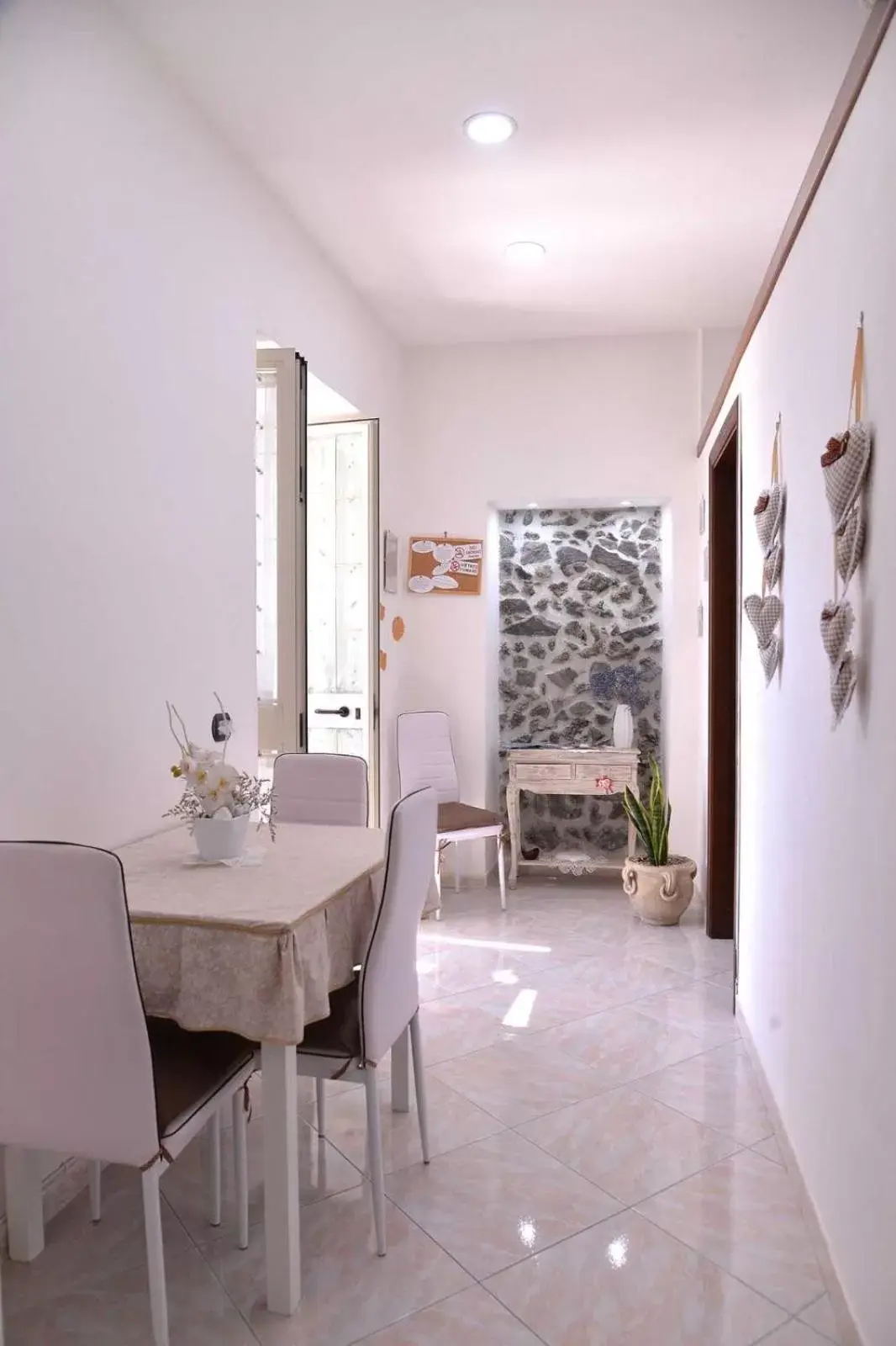 Dining Area in B&B VESUVIAN STONE