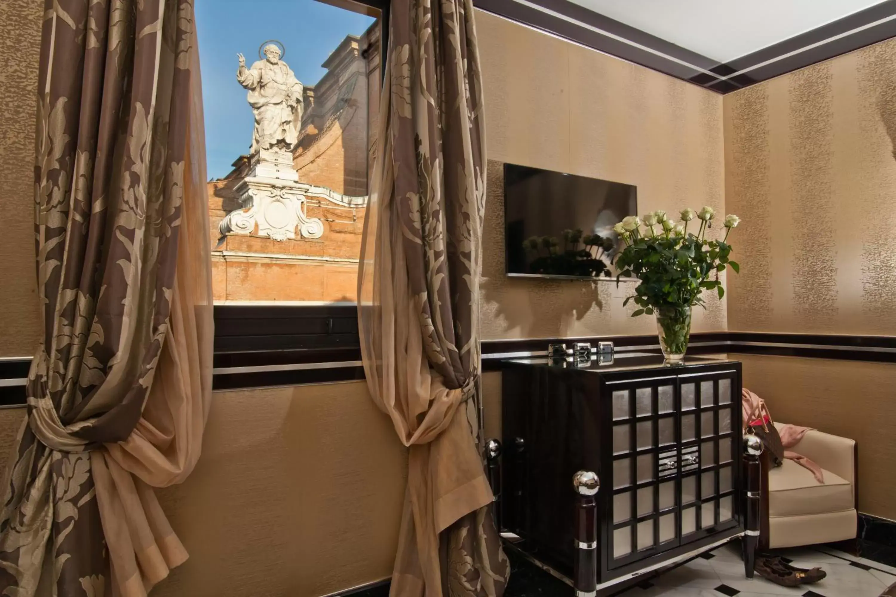 TV and multimedia in Grand Hotel Majestic gia' Baglioni