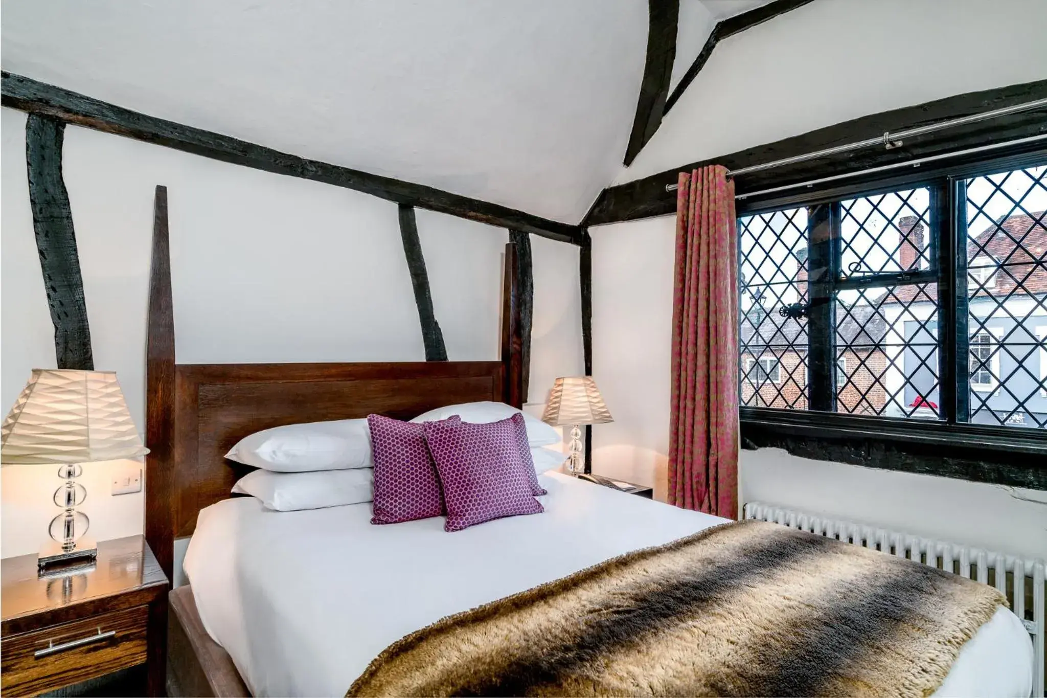 Bed in Kings Arms Hotel