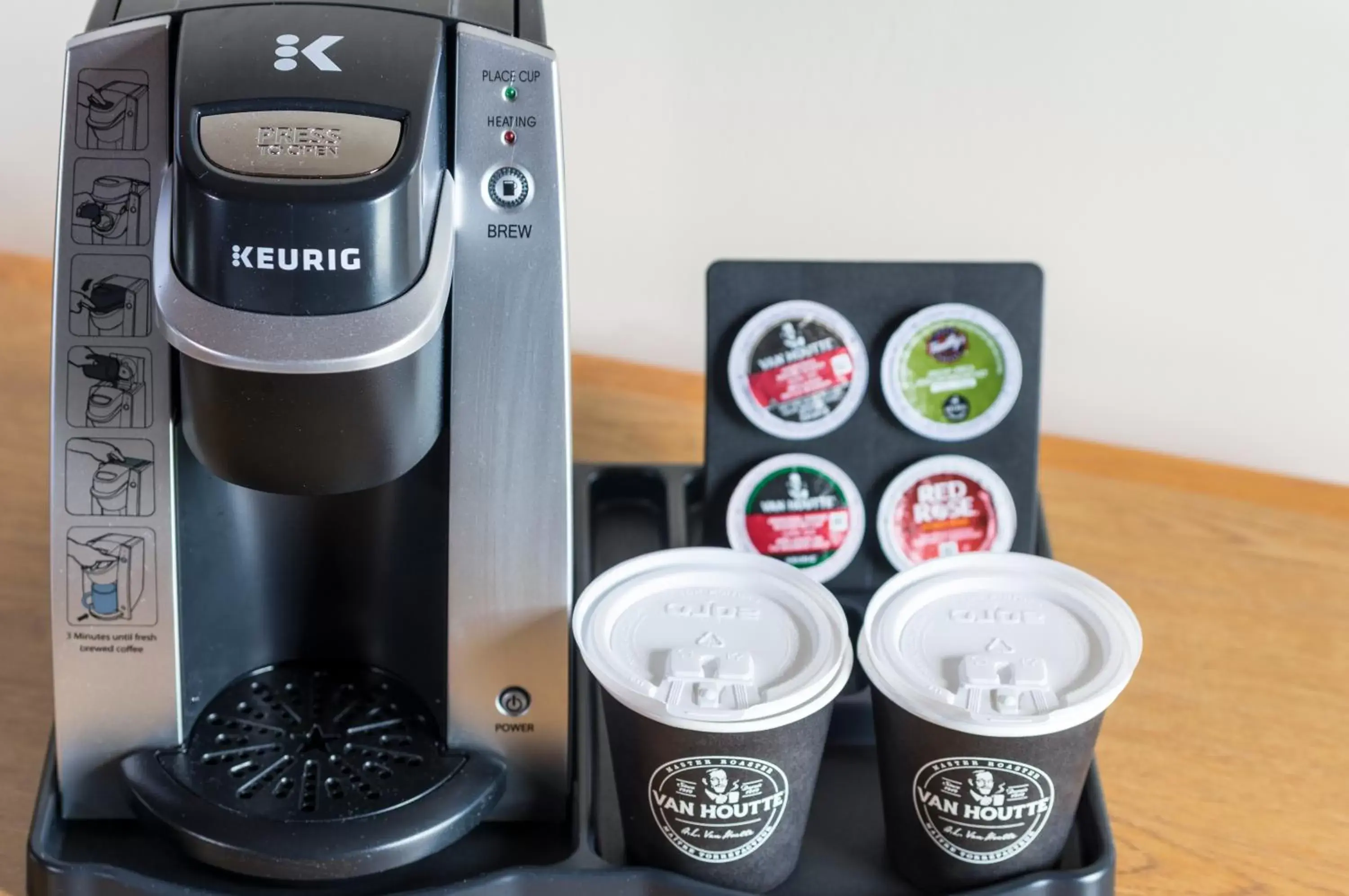 Coffee/tea facilities in Mount Peyton Resort & Conference Centre