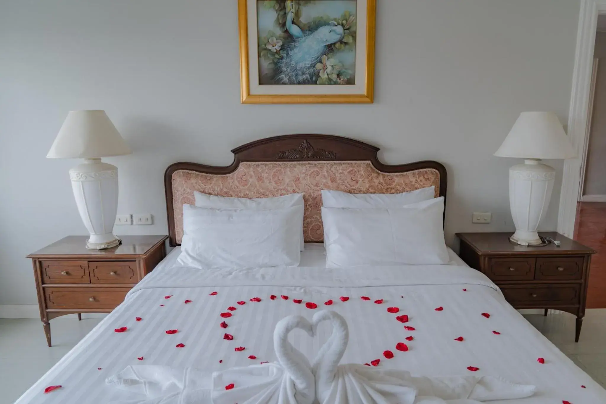 Bedroom, Bed in Forum Park Hotel