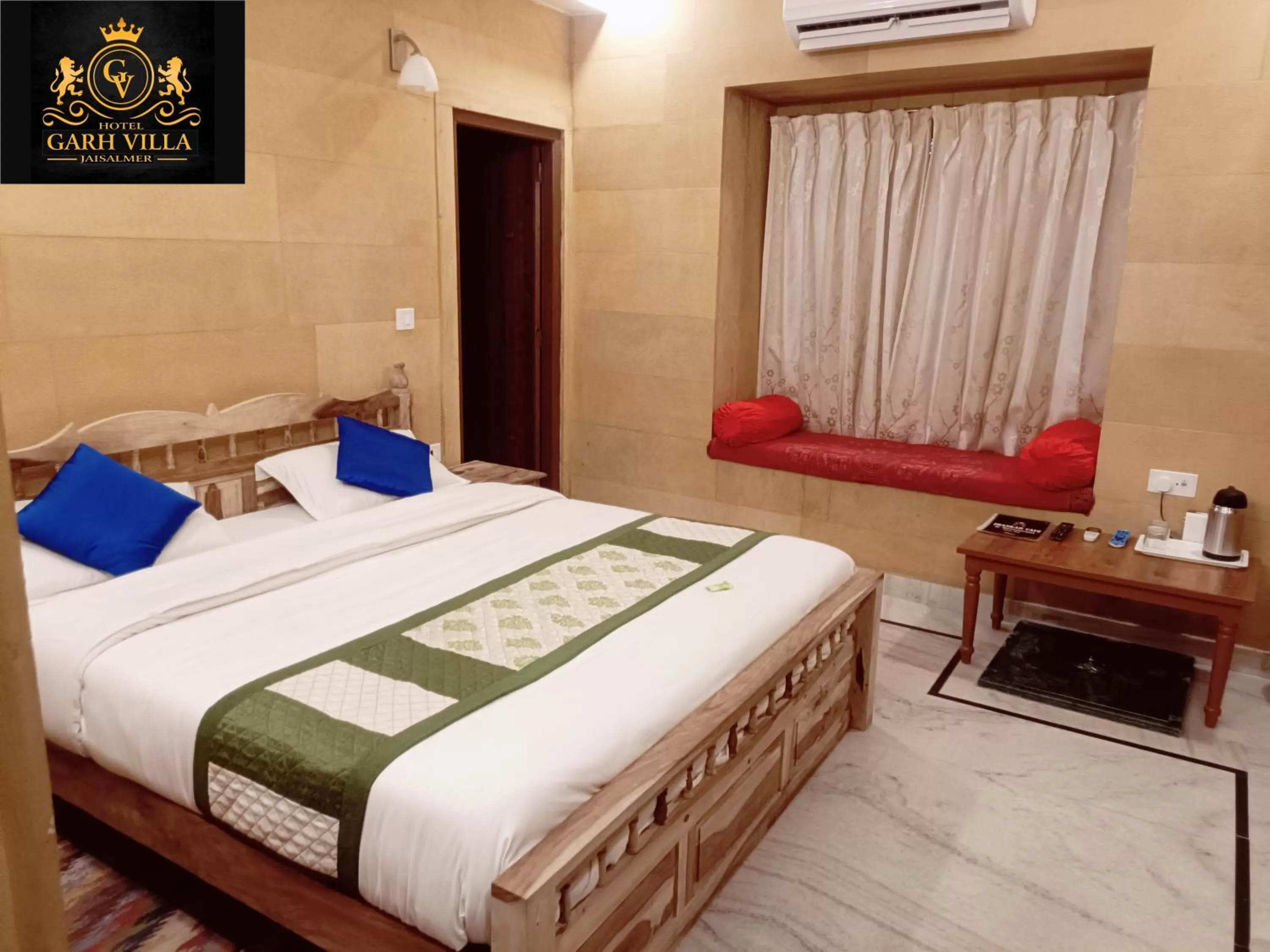 Property building, Bed in Hotel Garh Vila