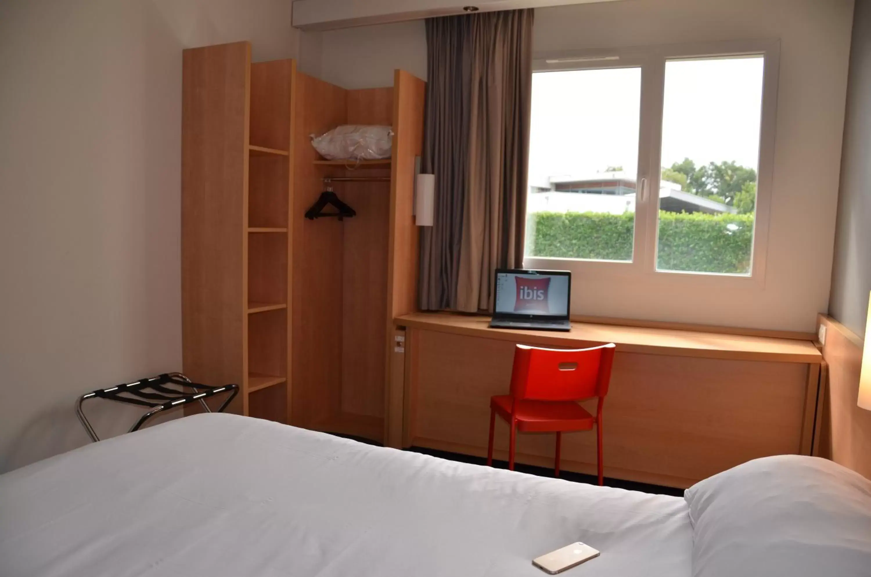 Bed in ibis Issoire