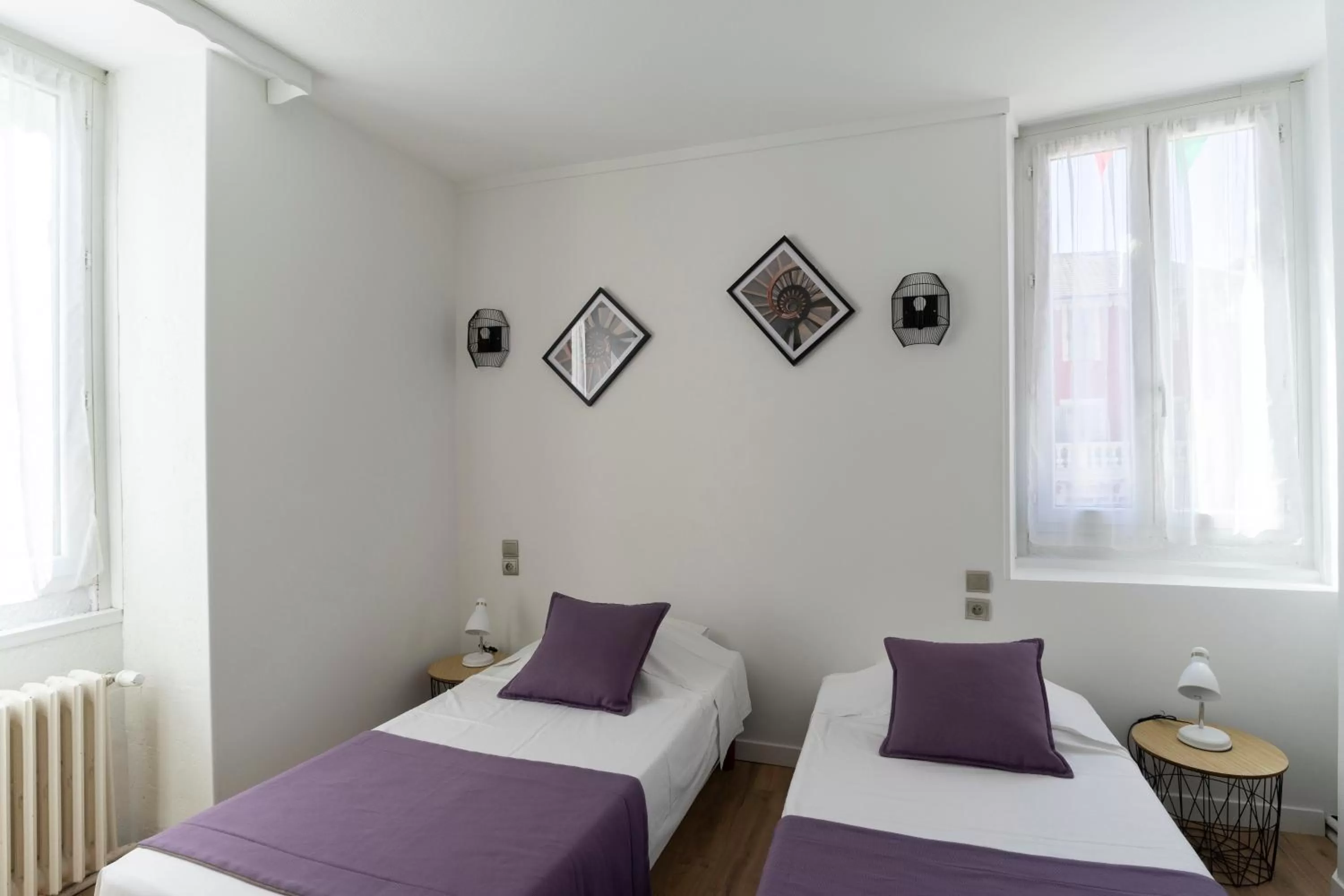 Photo of the whole room, Bed in Hôtel du Midi