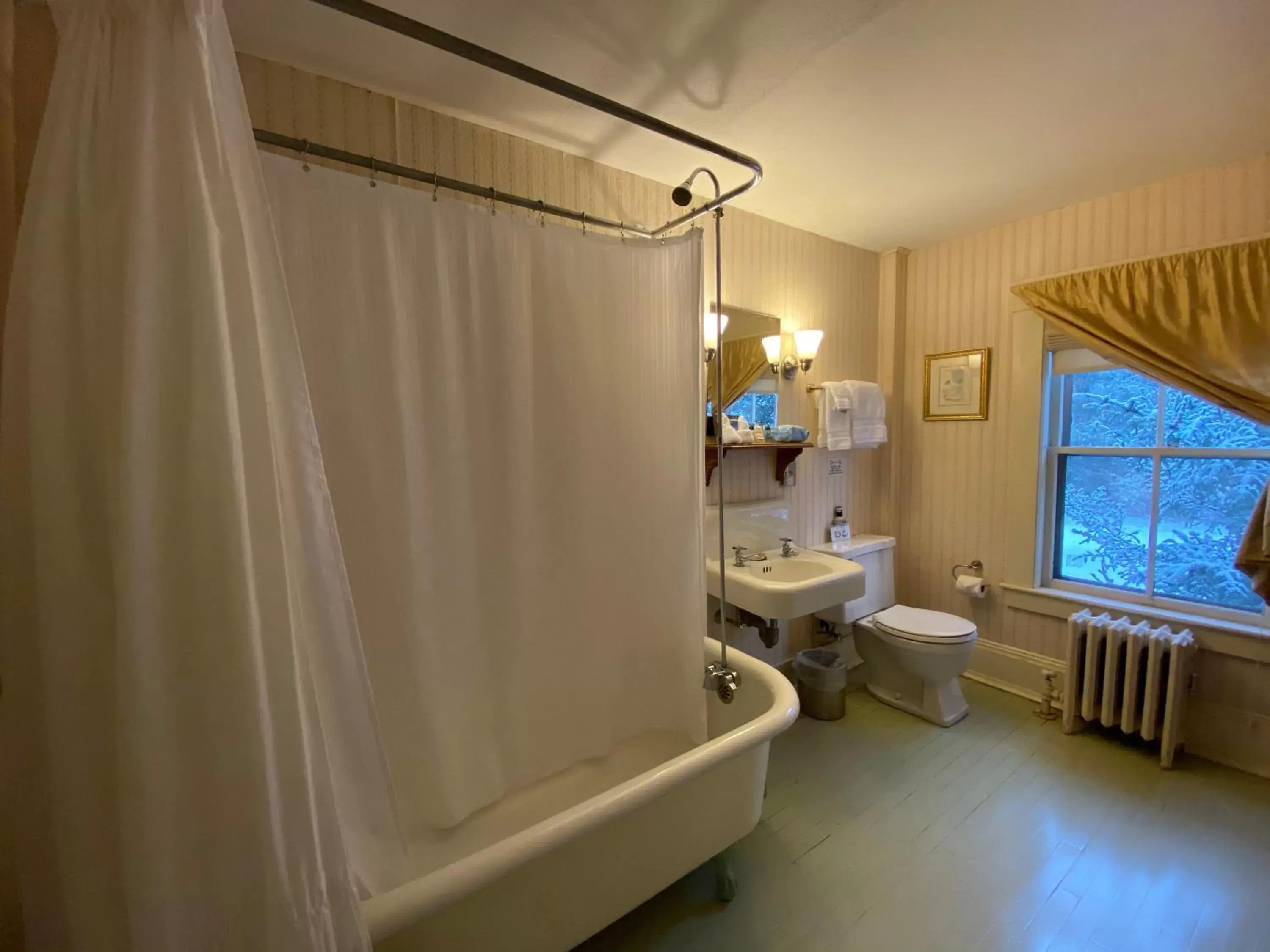 Bathroom in Follansbee Inn