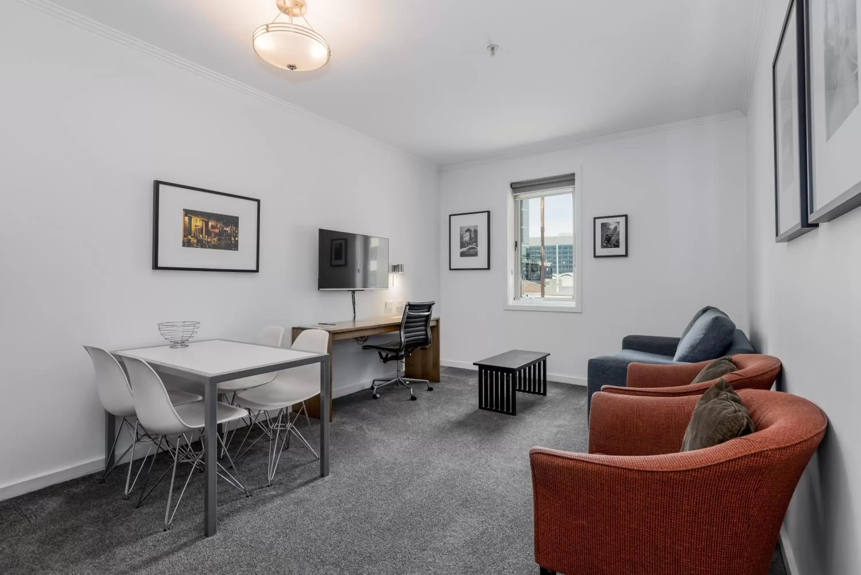 TV and multimedia, Seating Area in Alto Hotel On Bourke