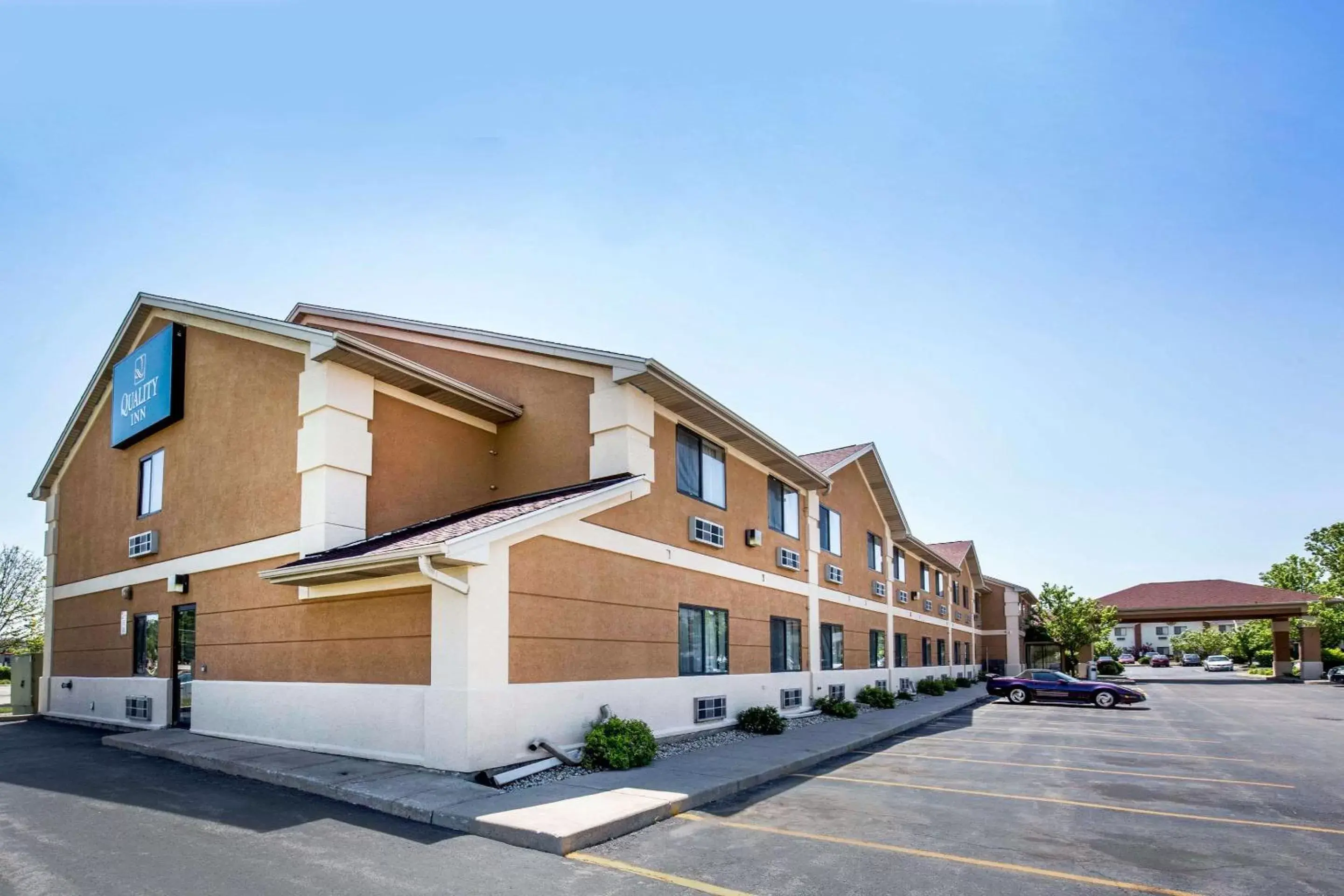 Property Building in Quality Inn Monee I-57