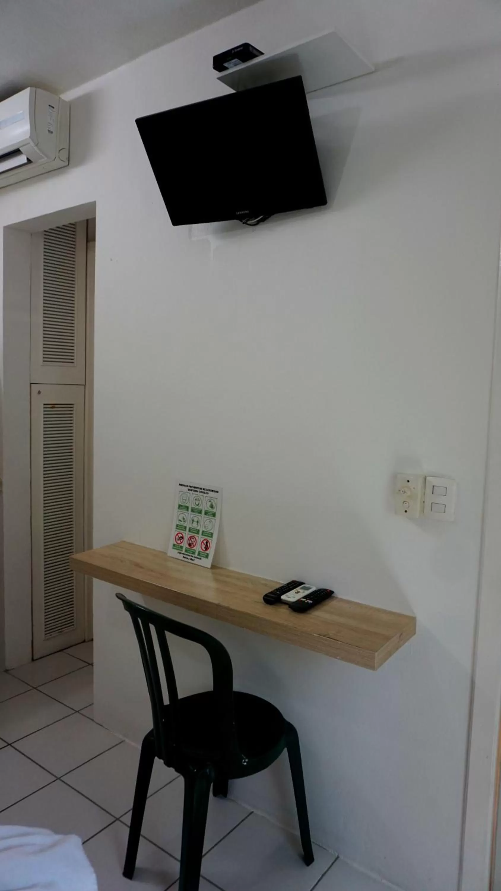 TV and multimedia in Selva y Mar Apart Hotel