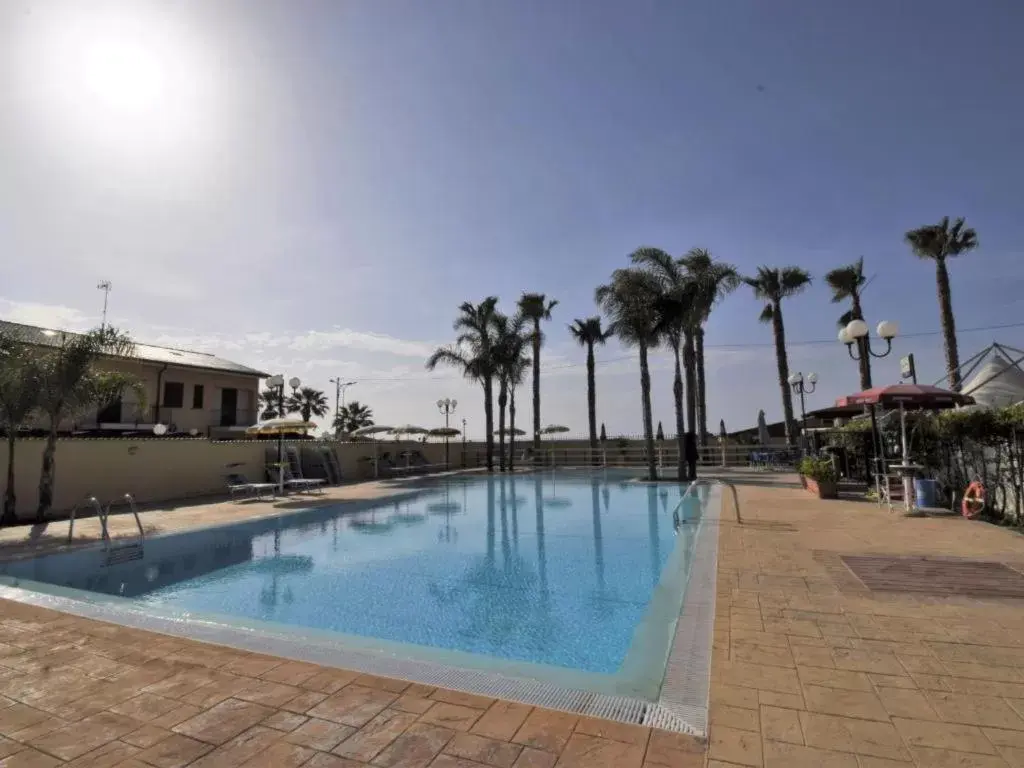 Swimming Pool in Andrea Case Vacanze L'Ancora