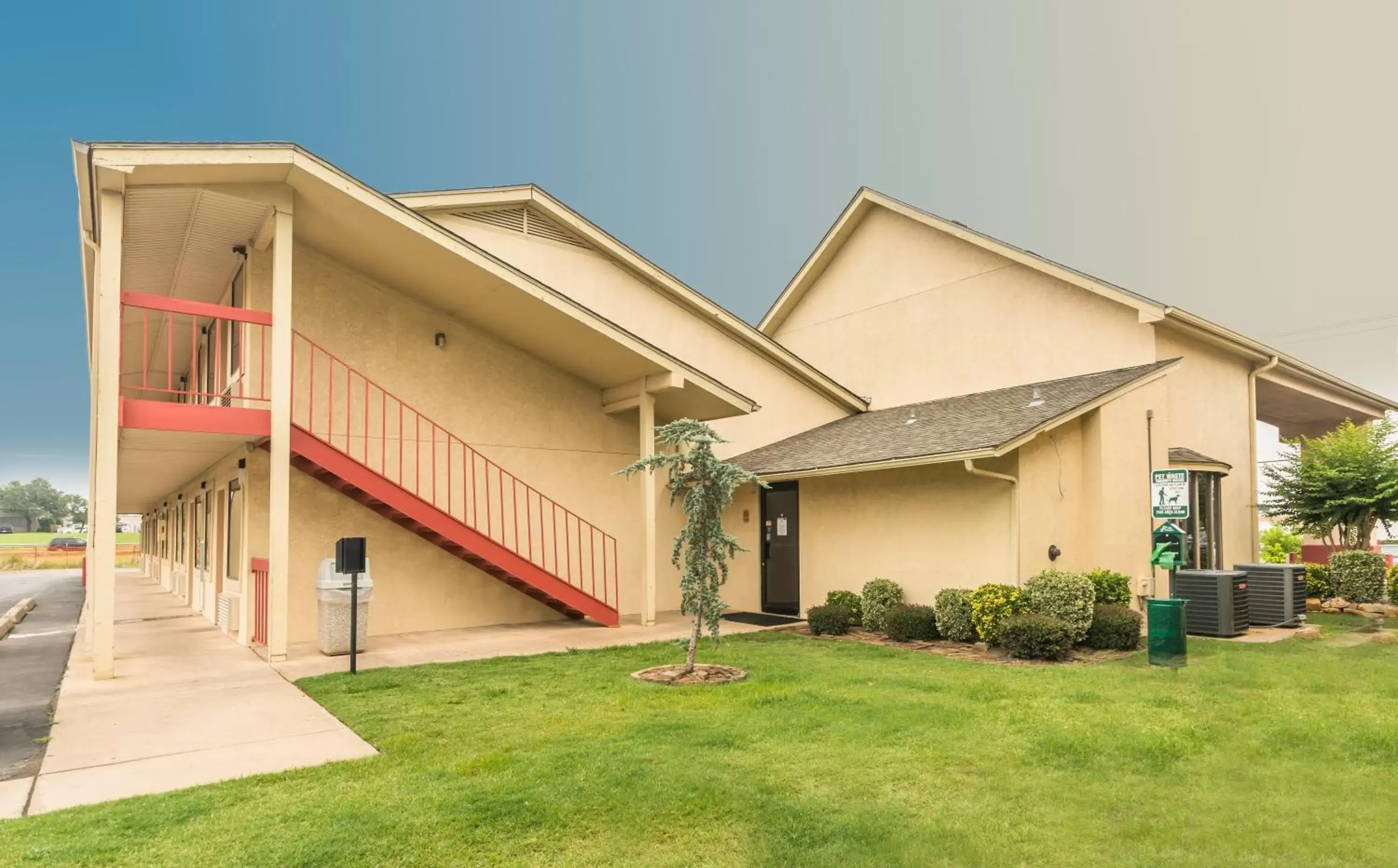 Property Building in Red Roof Inn Oklahoma Airport I 40 W Fairgrounds