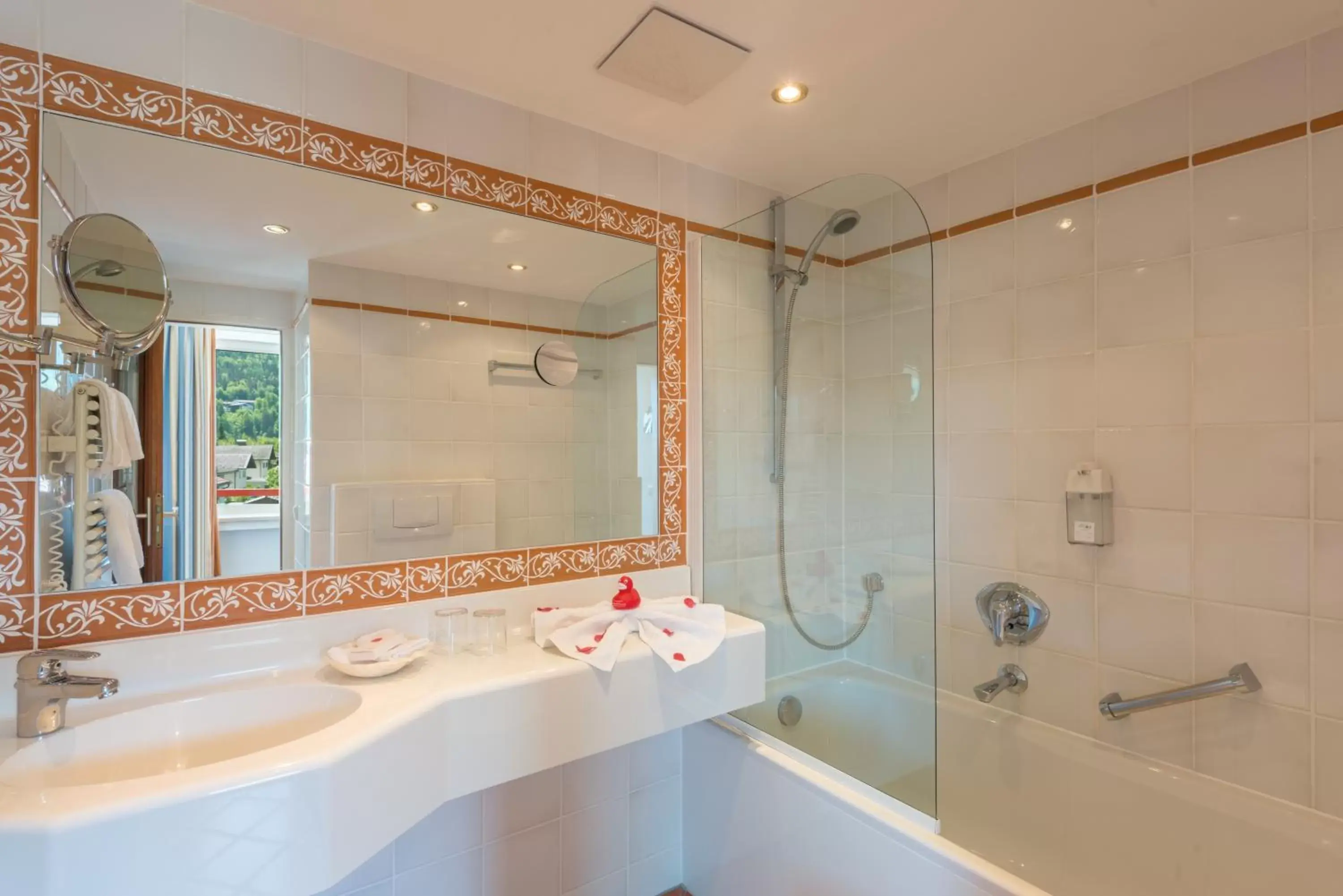 Bathroom in Hotel Rheinischer Hof Bathroom in Hotel Rheinischer Hof