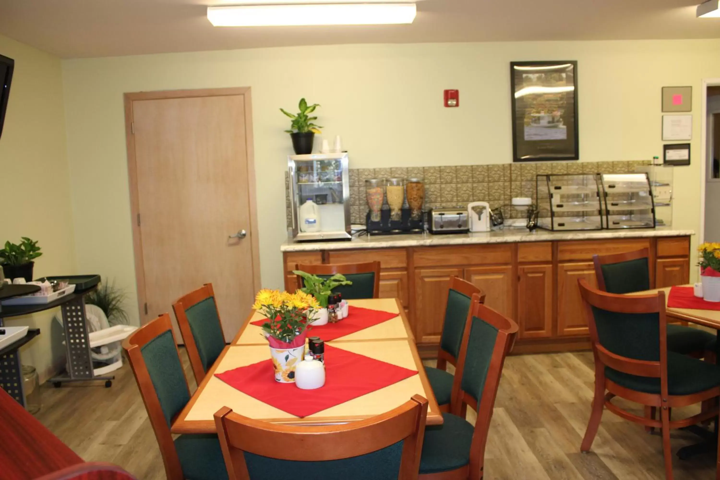 Dining area, Restaurant/Places to Eat in Mill Creek Hotel