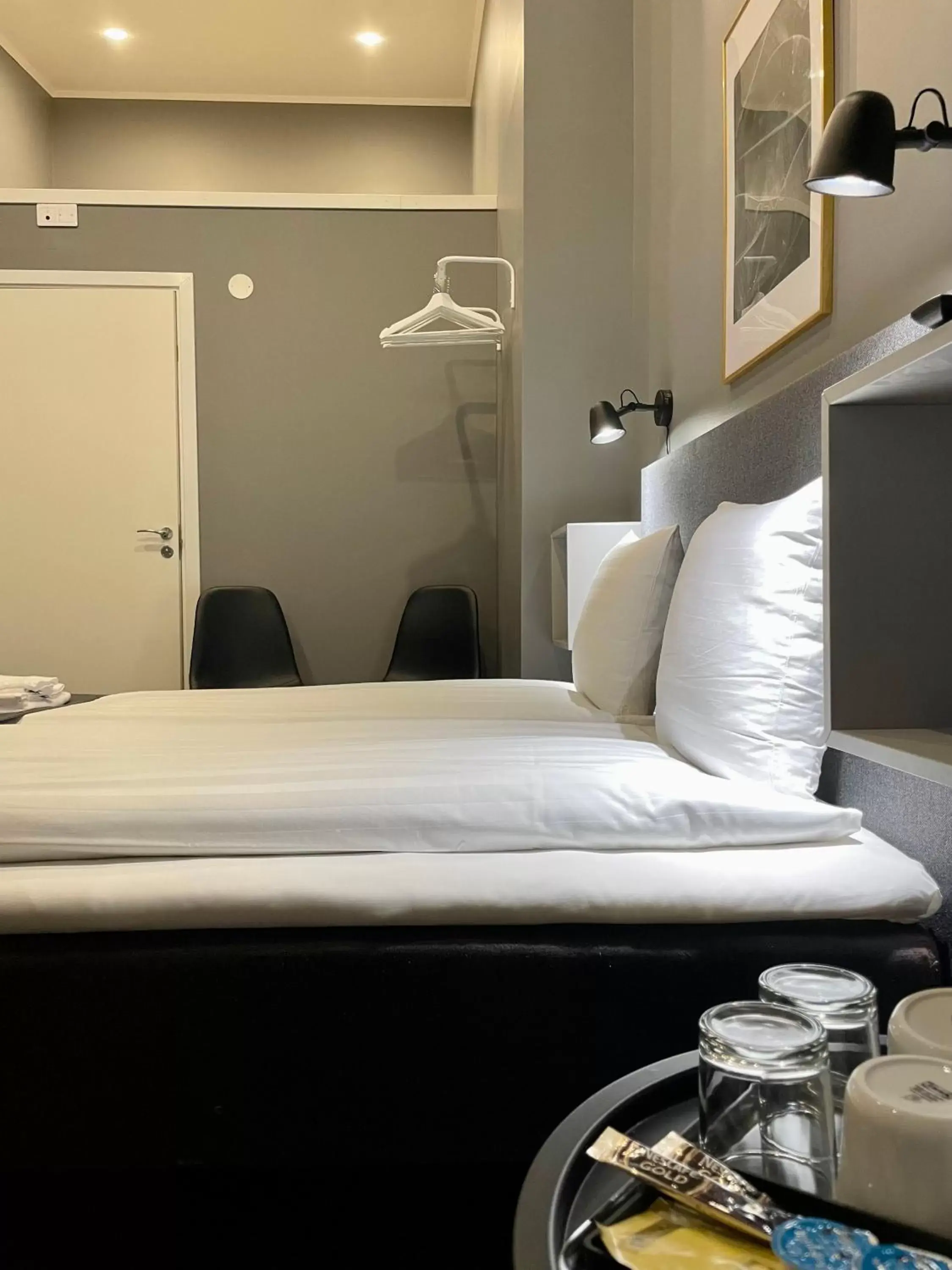 Bedroom, Bed in Unique Hotel Bedroom, Bed in Unique Hotel