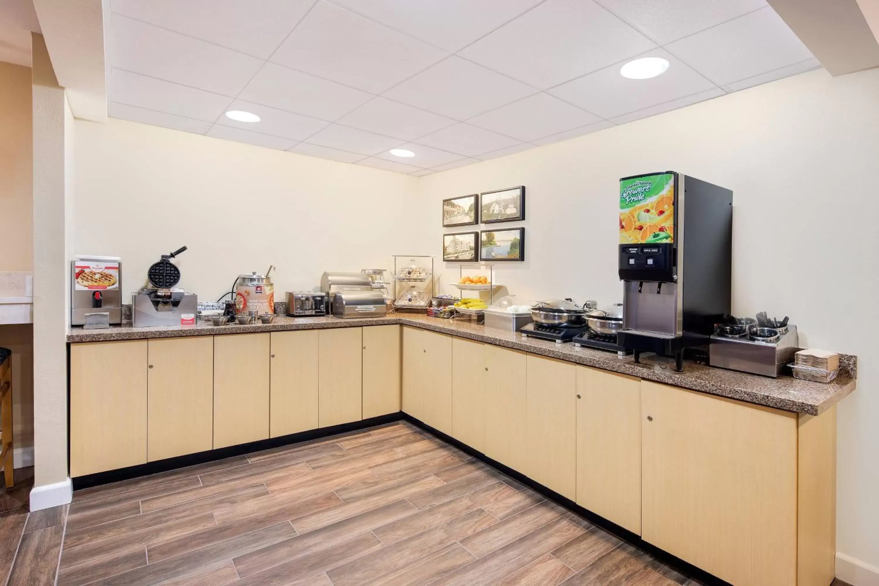 Breakfast, Kitchen/Kitchenette in TownePlace Suites by Marriott Bentonville Rogers