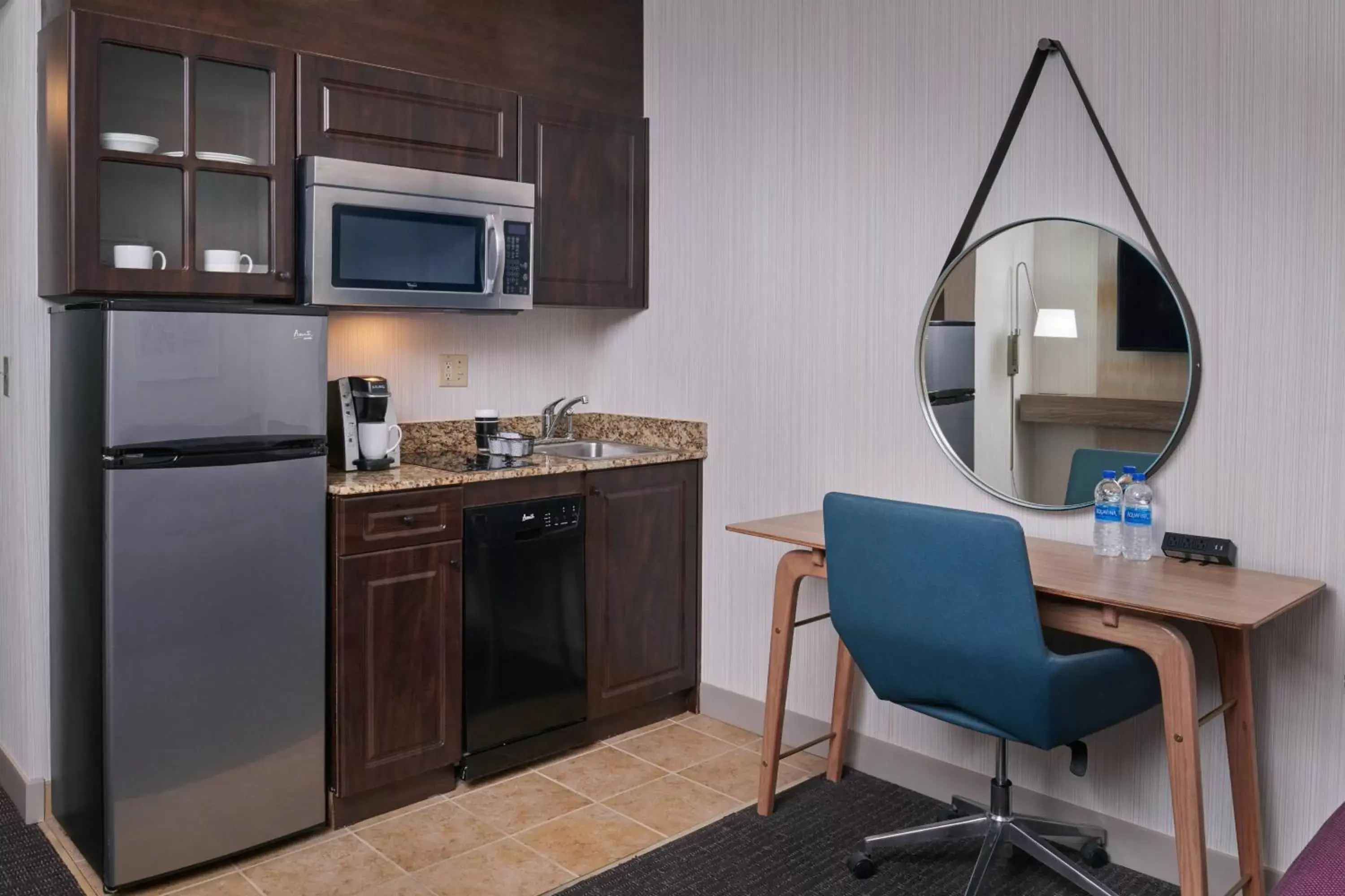 Kitchen or kitchenette, Kitchen/Kitchenette in Delta Hotels by Marriott Detroit Novi