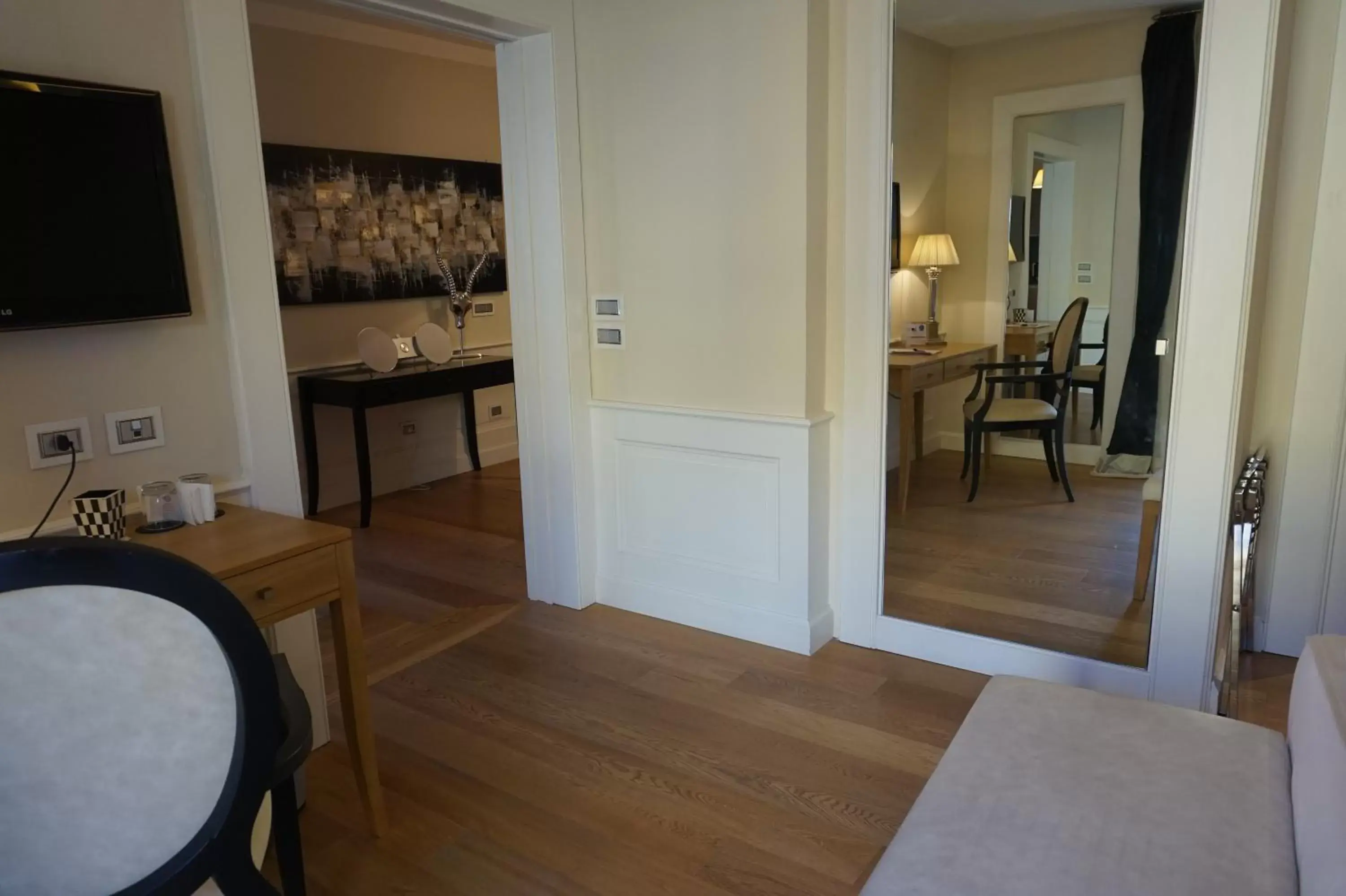 Seating area, Bed in Trevi Palace Luxury Inn Seating area, Bed in Trevi Palace Luxury Inn