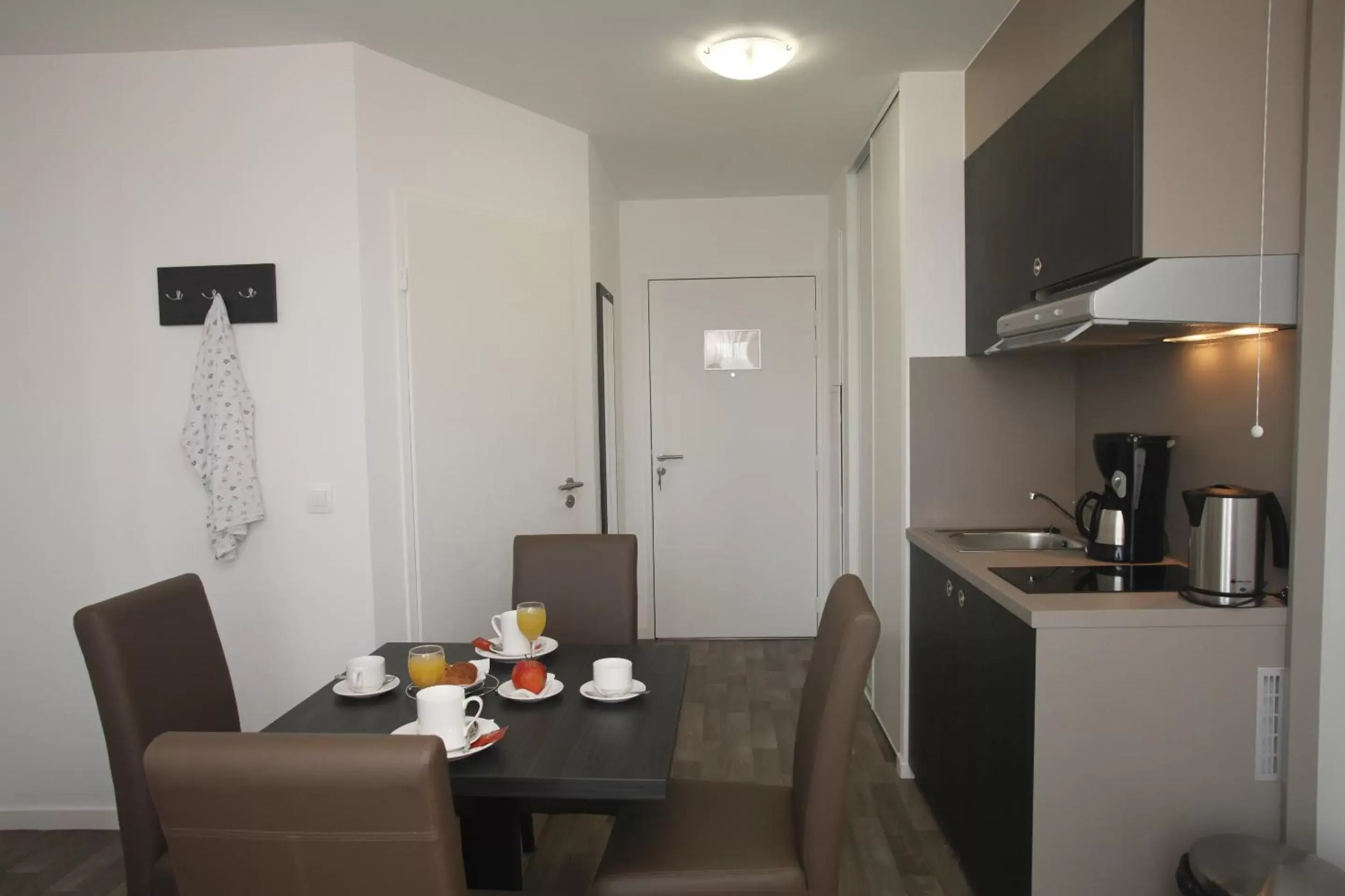 Kitchen or kitchenette, Kitchen/Kitchenette in Odalys City Paris Levallois