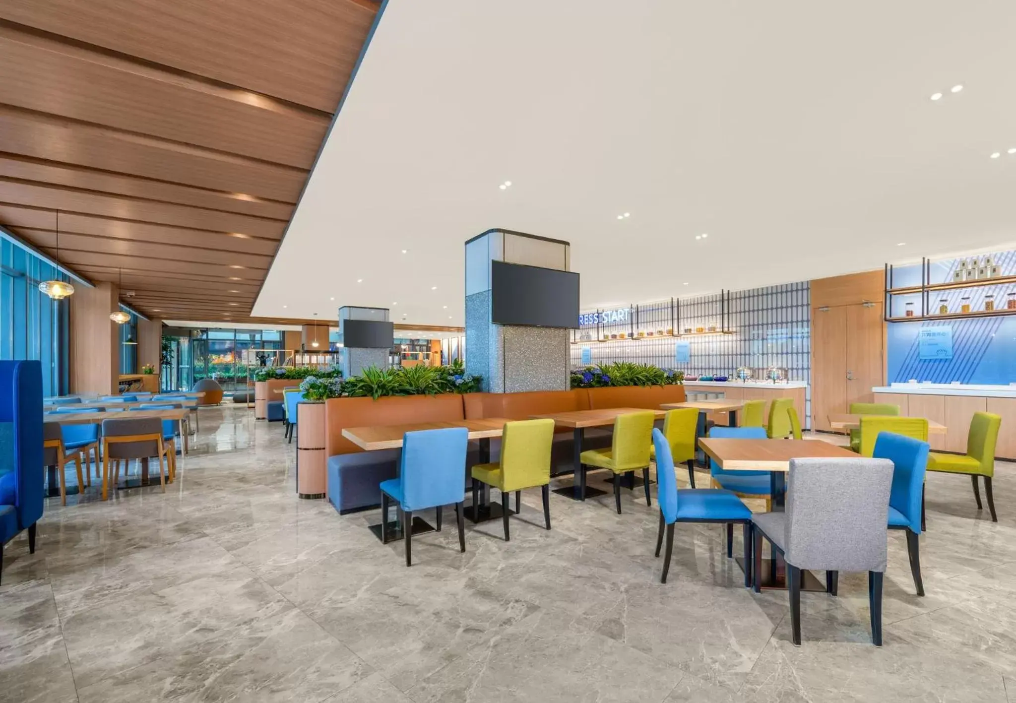 Breakfast, Restaurant/Places to Eat in Holiday Inn Express Shanghai Pujiang, an IHG Hotel