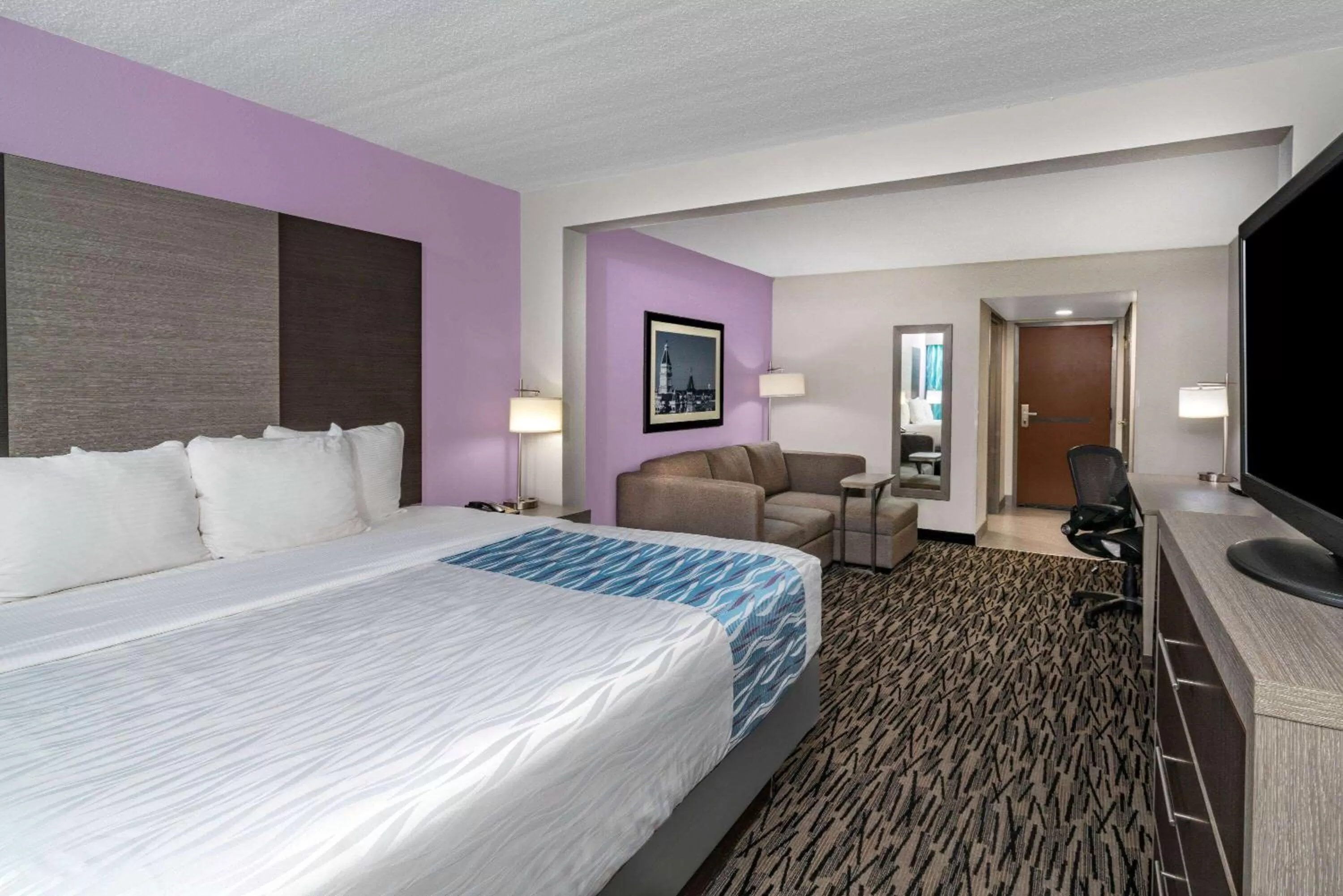 Photo of the whole room, Bed in La Quinta by Wyndham Clarksville