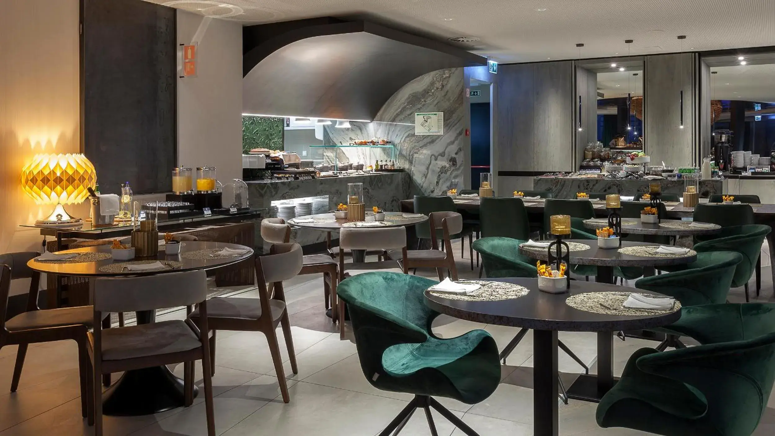 Restaurant/Places to Eat in Porto Royal Bridges Hotel