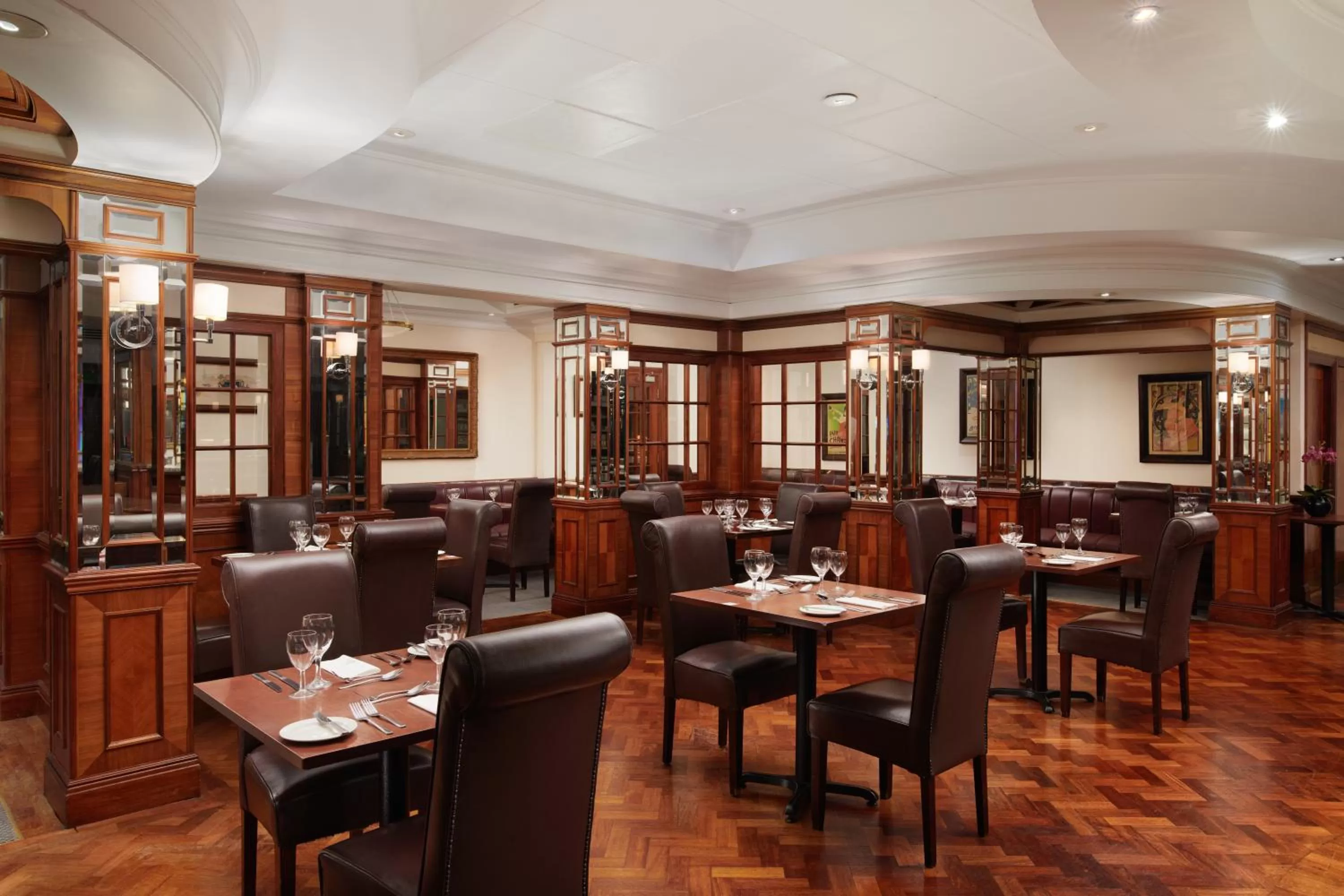Restaurant/places to eat in Copthorne Tara Hotel London Kensington