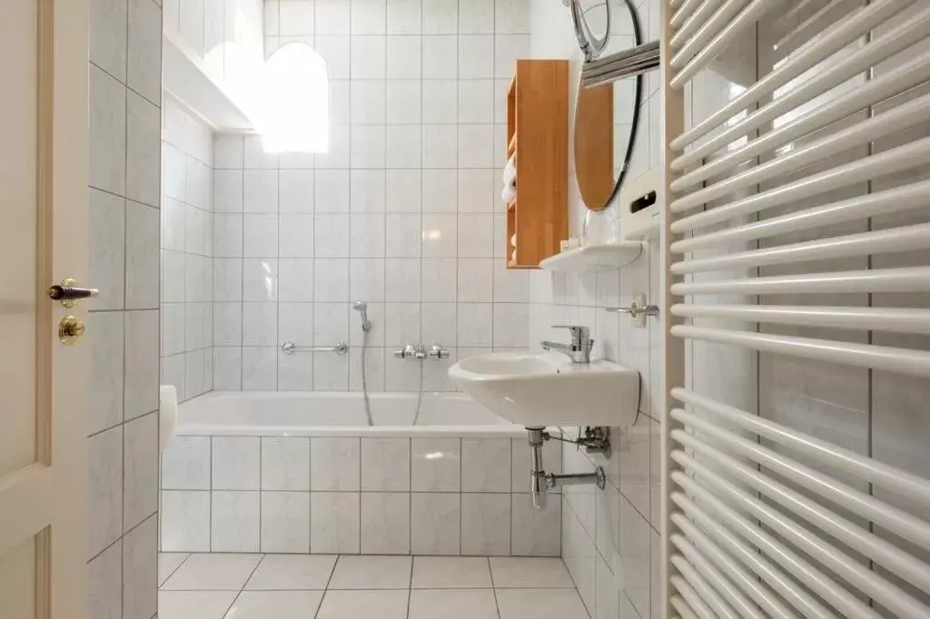 Shower, Bathroom in Hotel de Watermölle