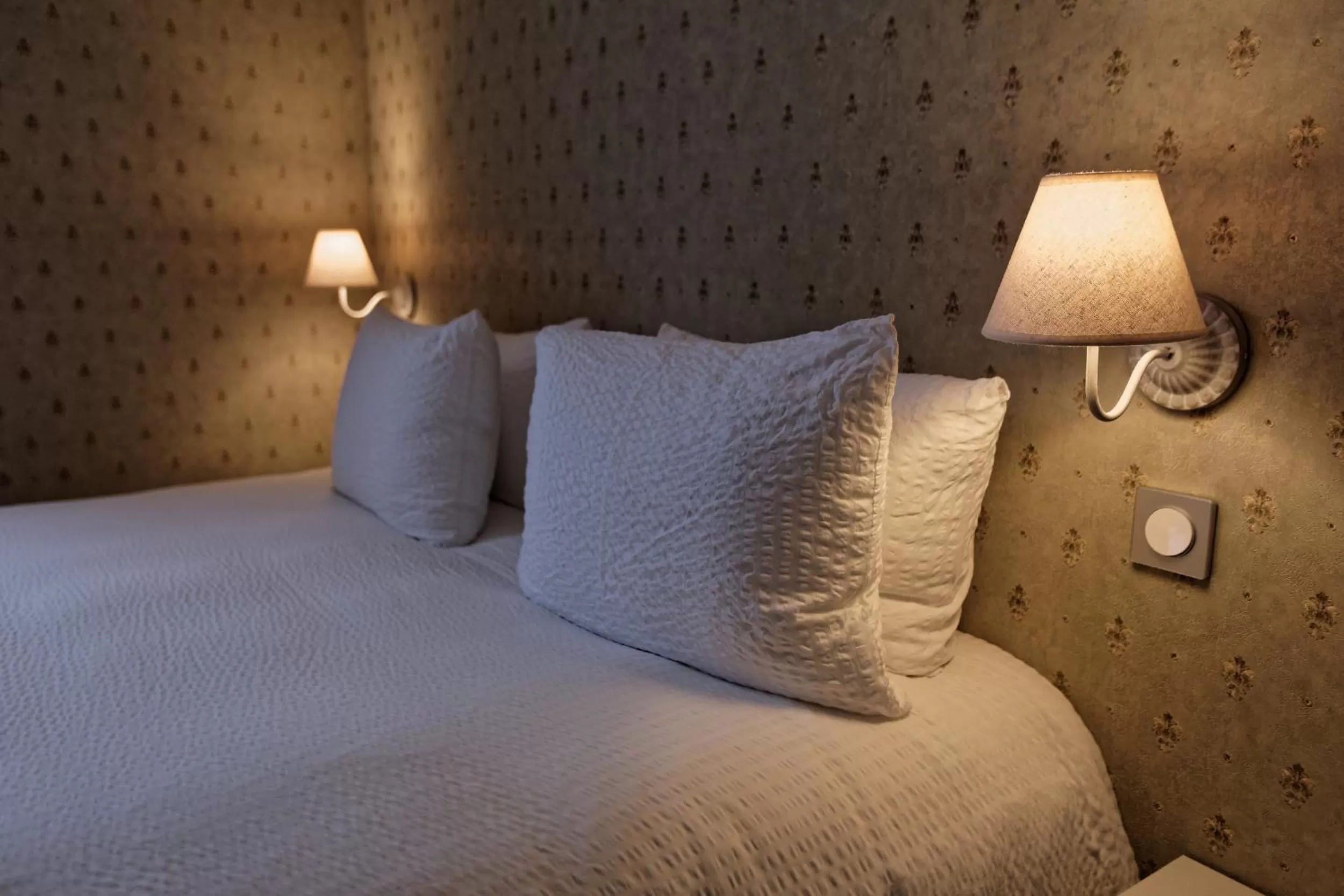 Bedroom, Bed in Appart'Hôtel Sainte Trinité