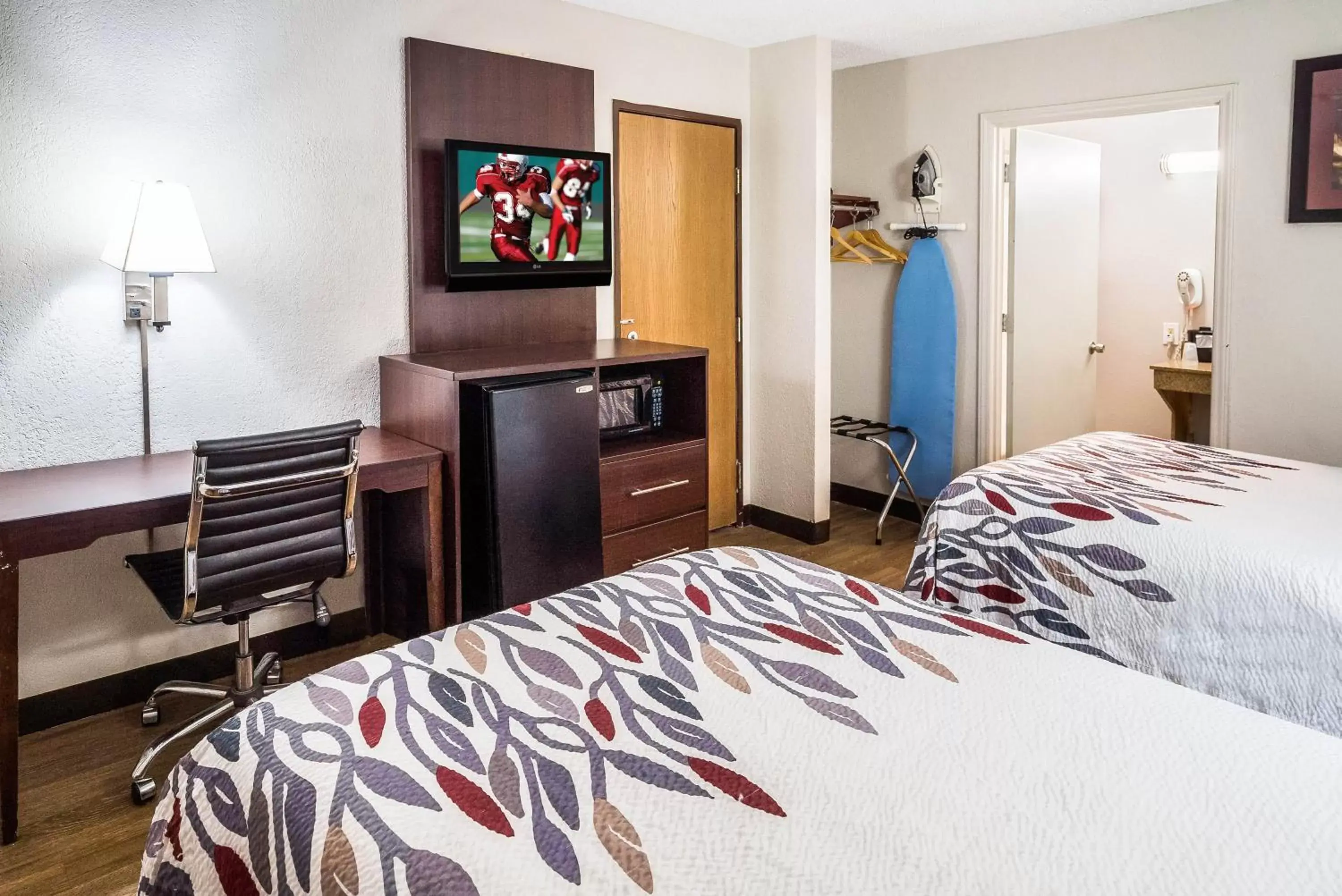 Photo of the whole room, Bed in Red Roof Inn Spartanburg