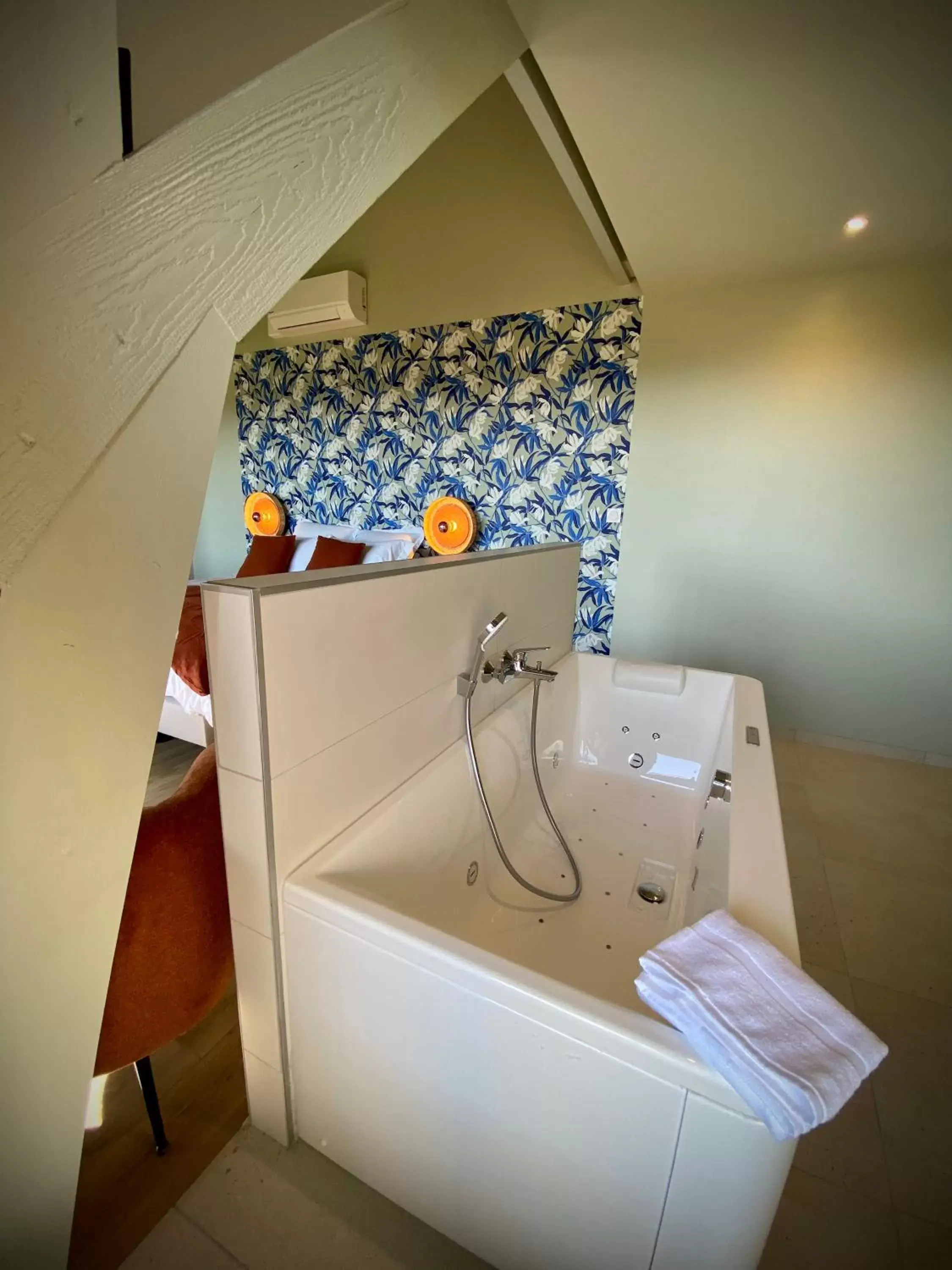 Bedroom, Bathroom in La Bellevue Bistrot et Chambres d'Hotes