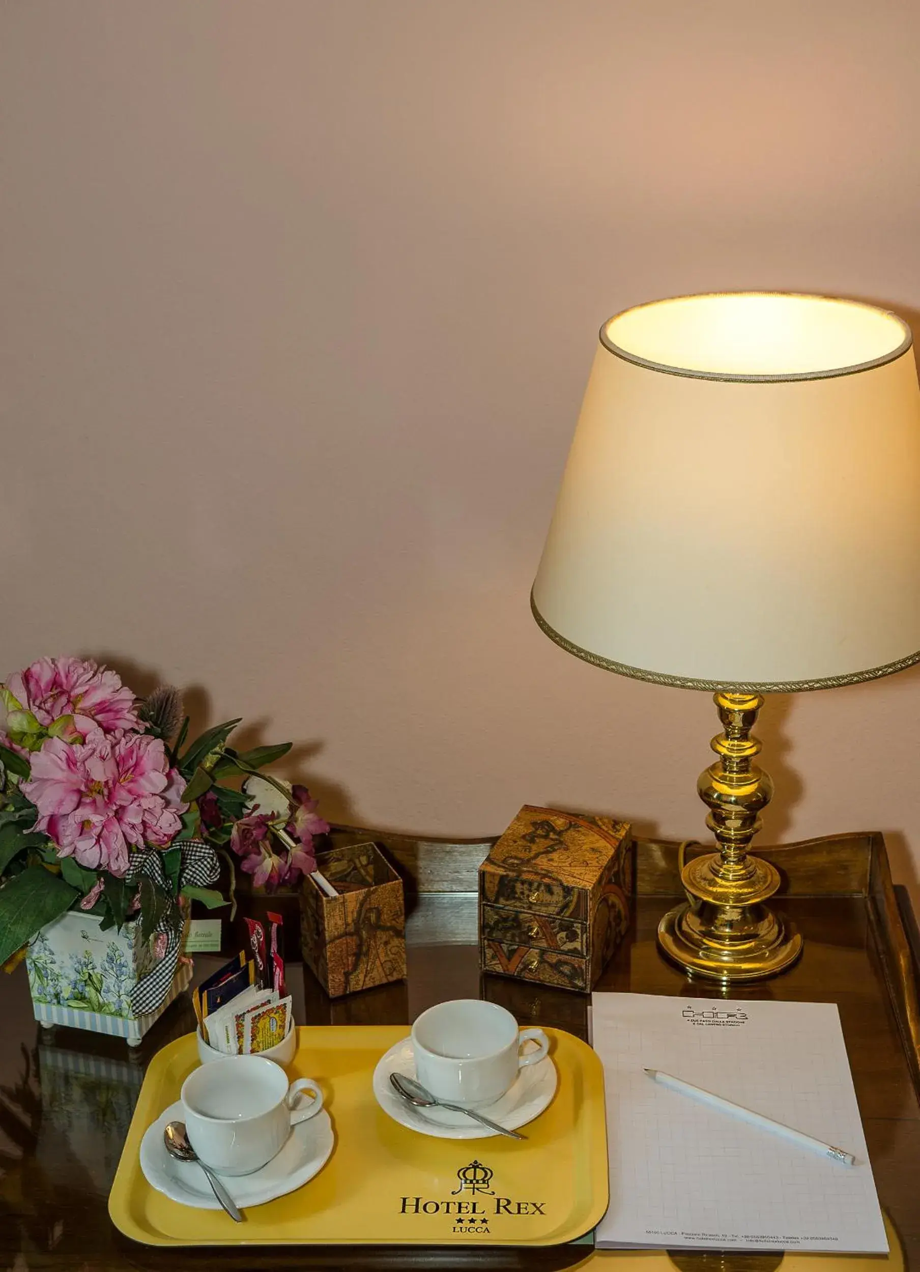 Seating area, Coffee/Tea Facilities in Hotel Rex