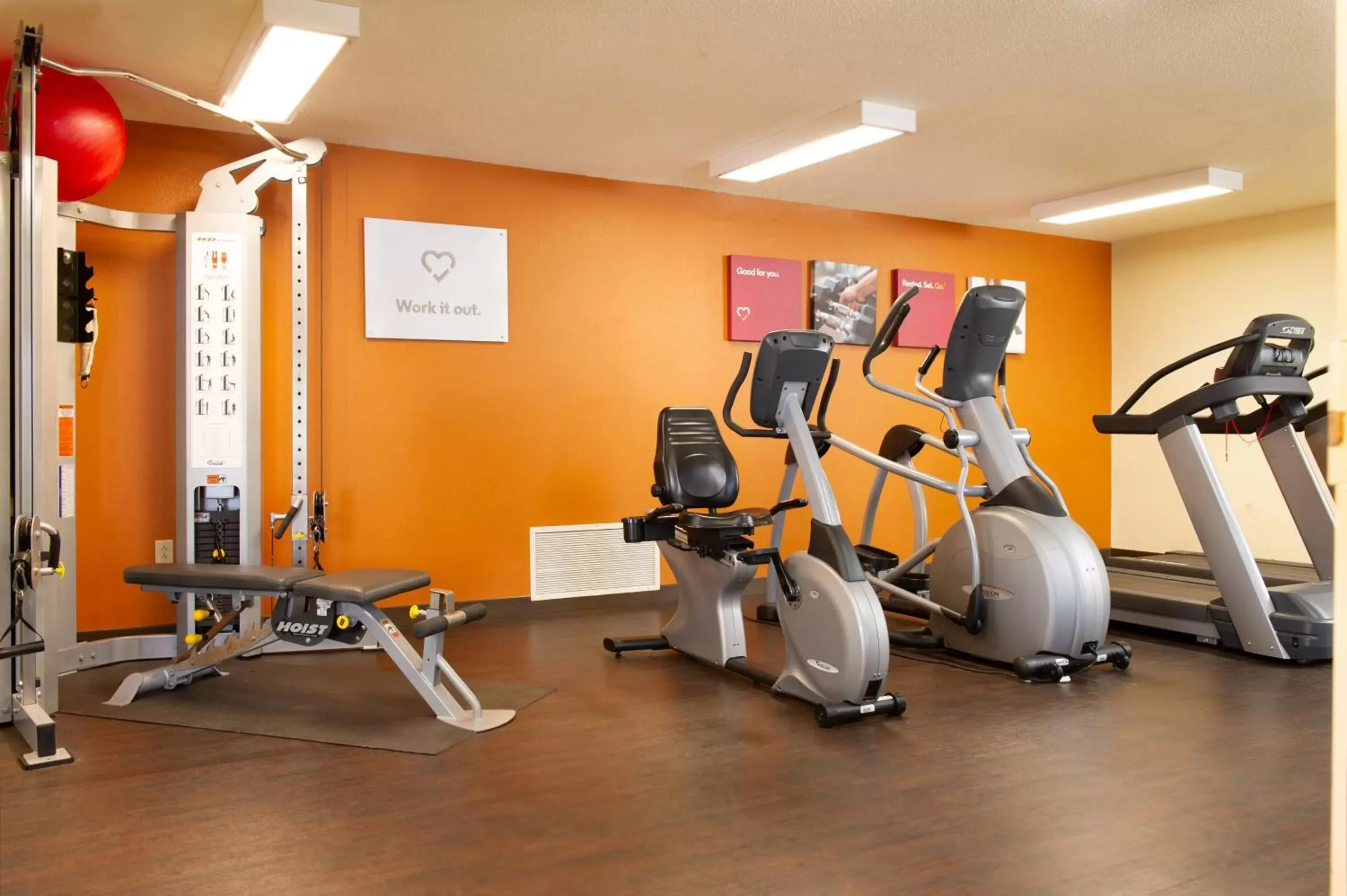 Spa and wellness centre/facilities, Fitness Center/Facilities in Holiday Inn Express & Suites Hayward, an IHG Hotel