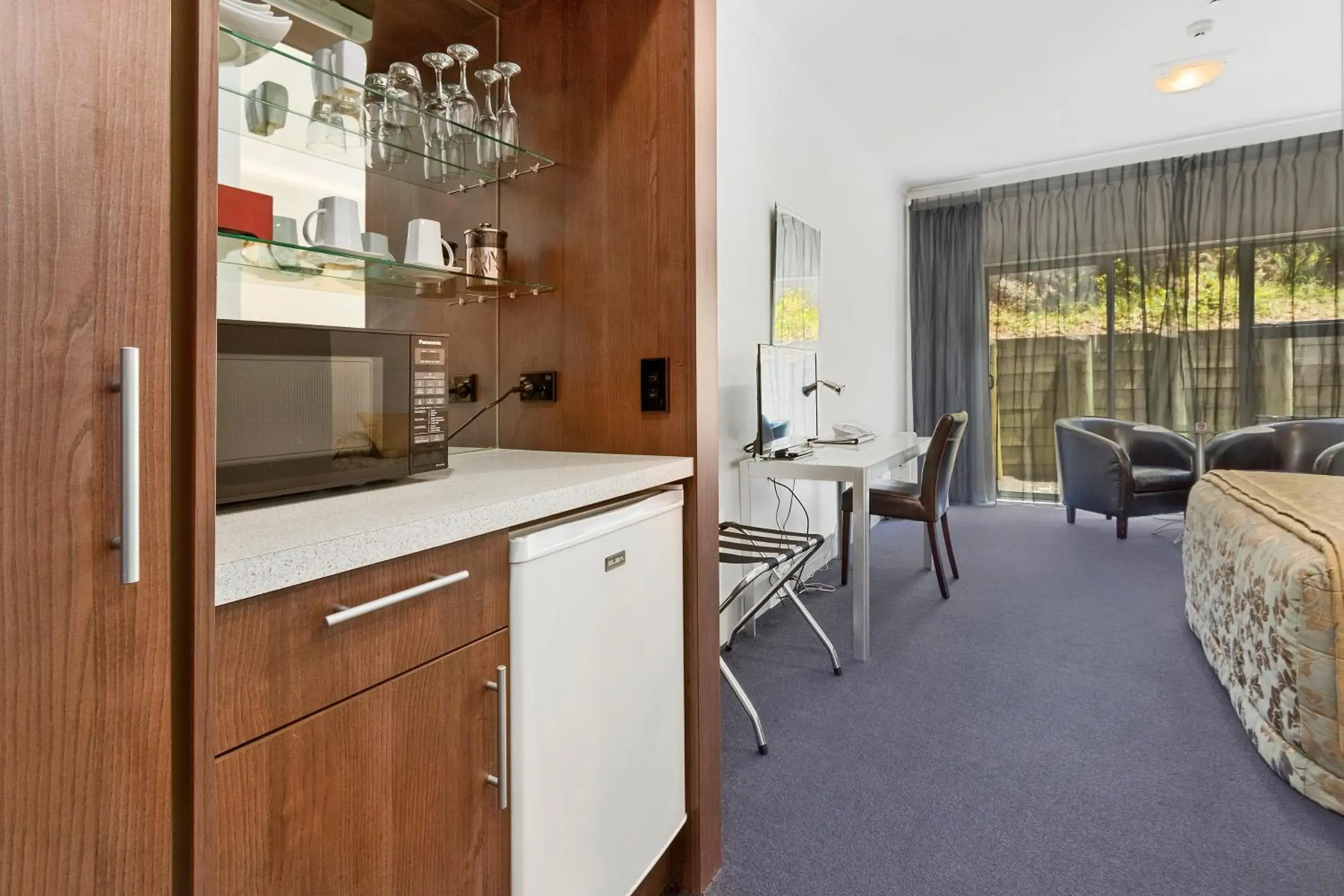 Kitchen/Kitchenette in Amethyst Court Motor Lodge