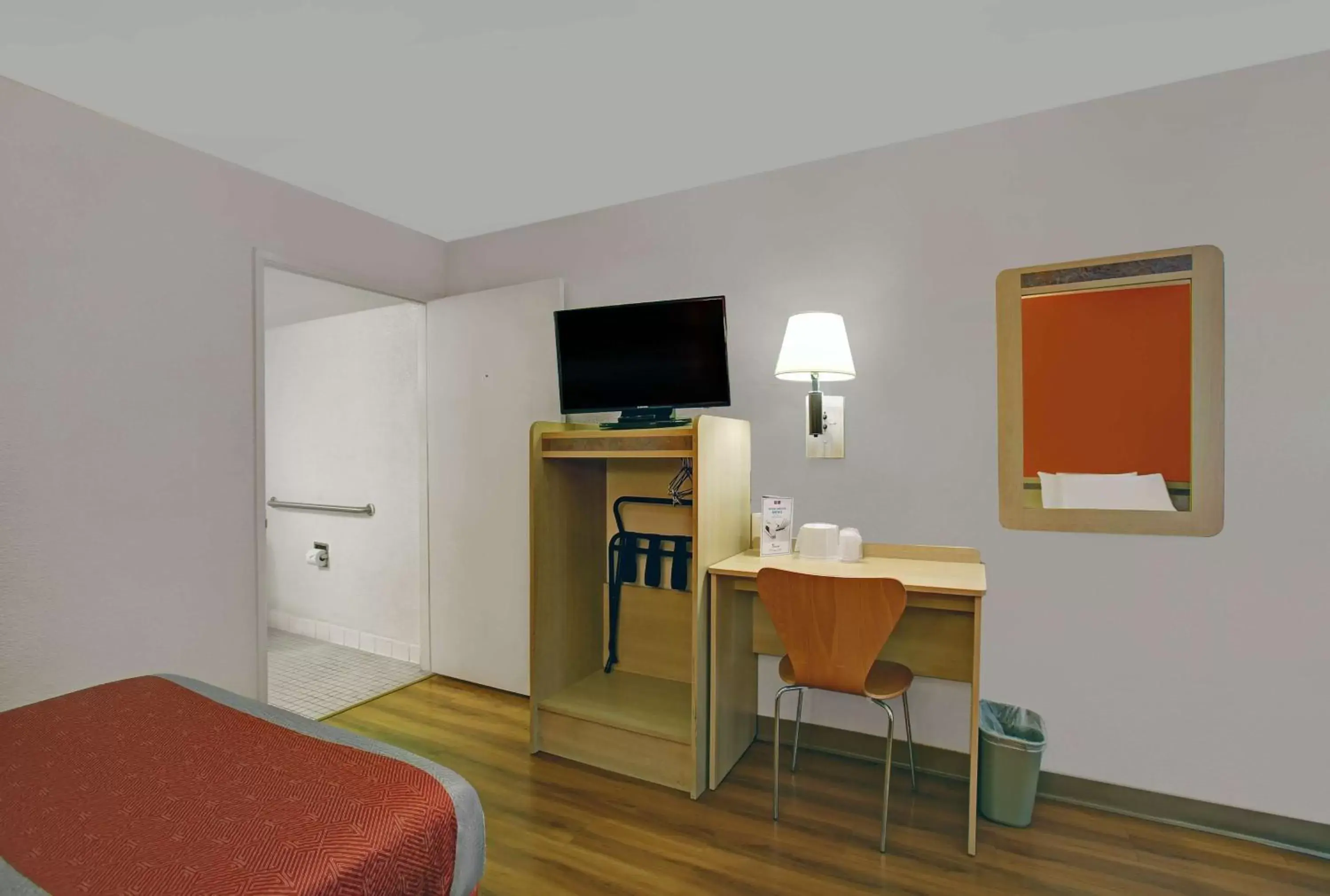 Bedroom, TV/Entertainment Center in Motel 6-Livermore, CA