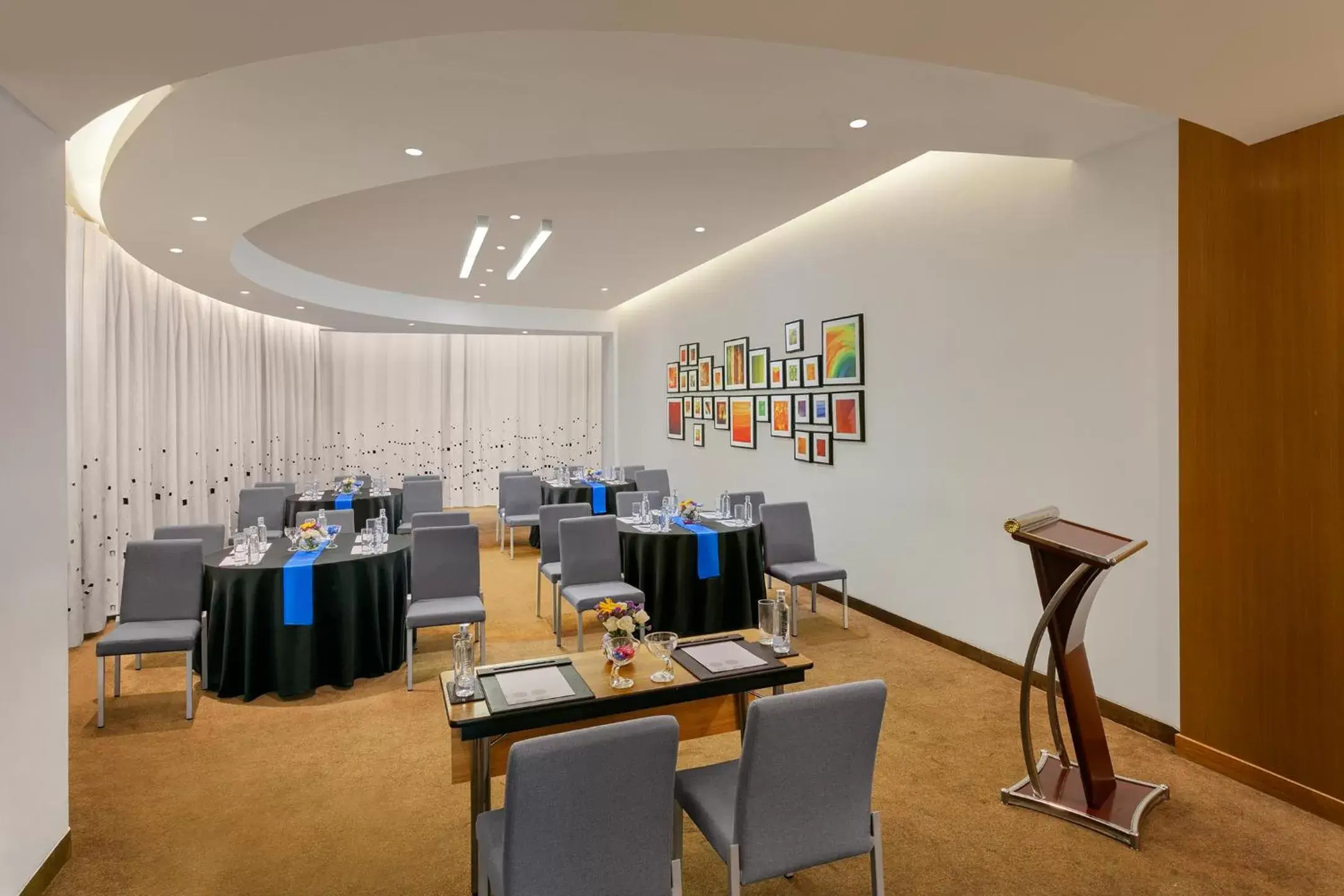 Business facilities in Novotel Ahmedabad