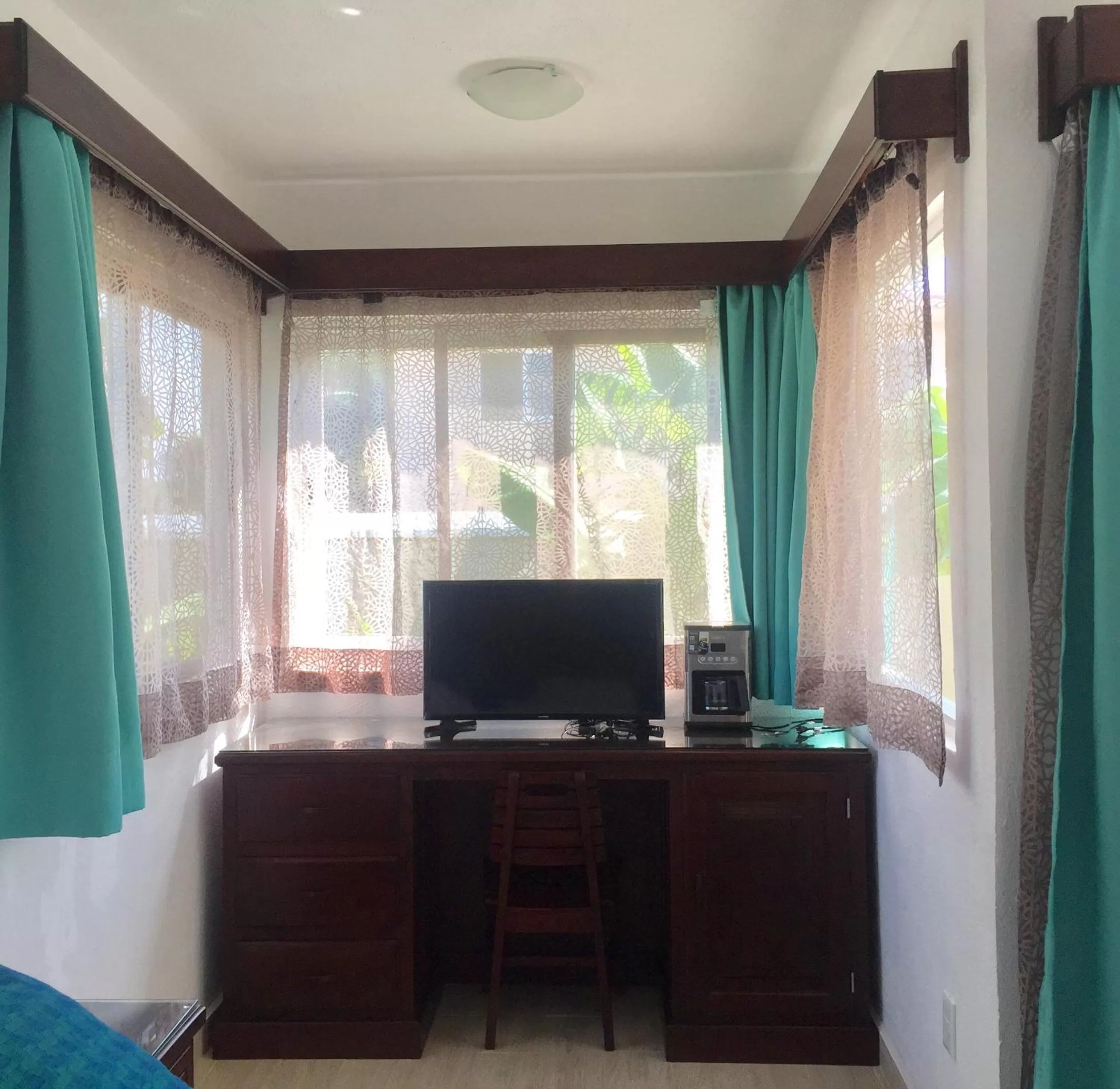 Bedroom, TV/Entertainment Center in Ananta Hotel