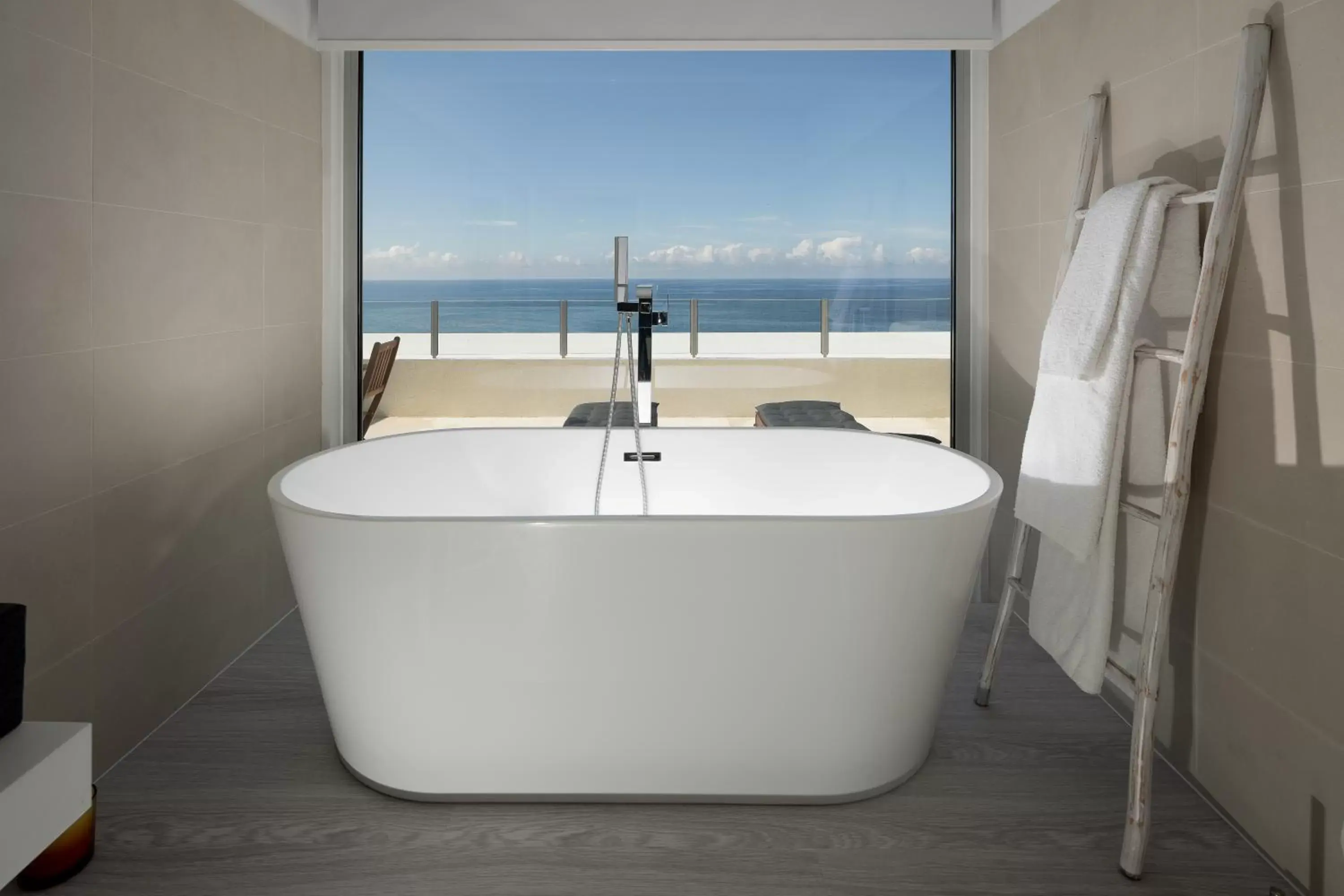 Hot Tub, Bathroom in Sul Villas & Spa - Azores