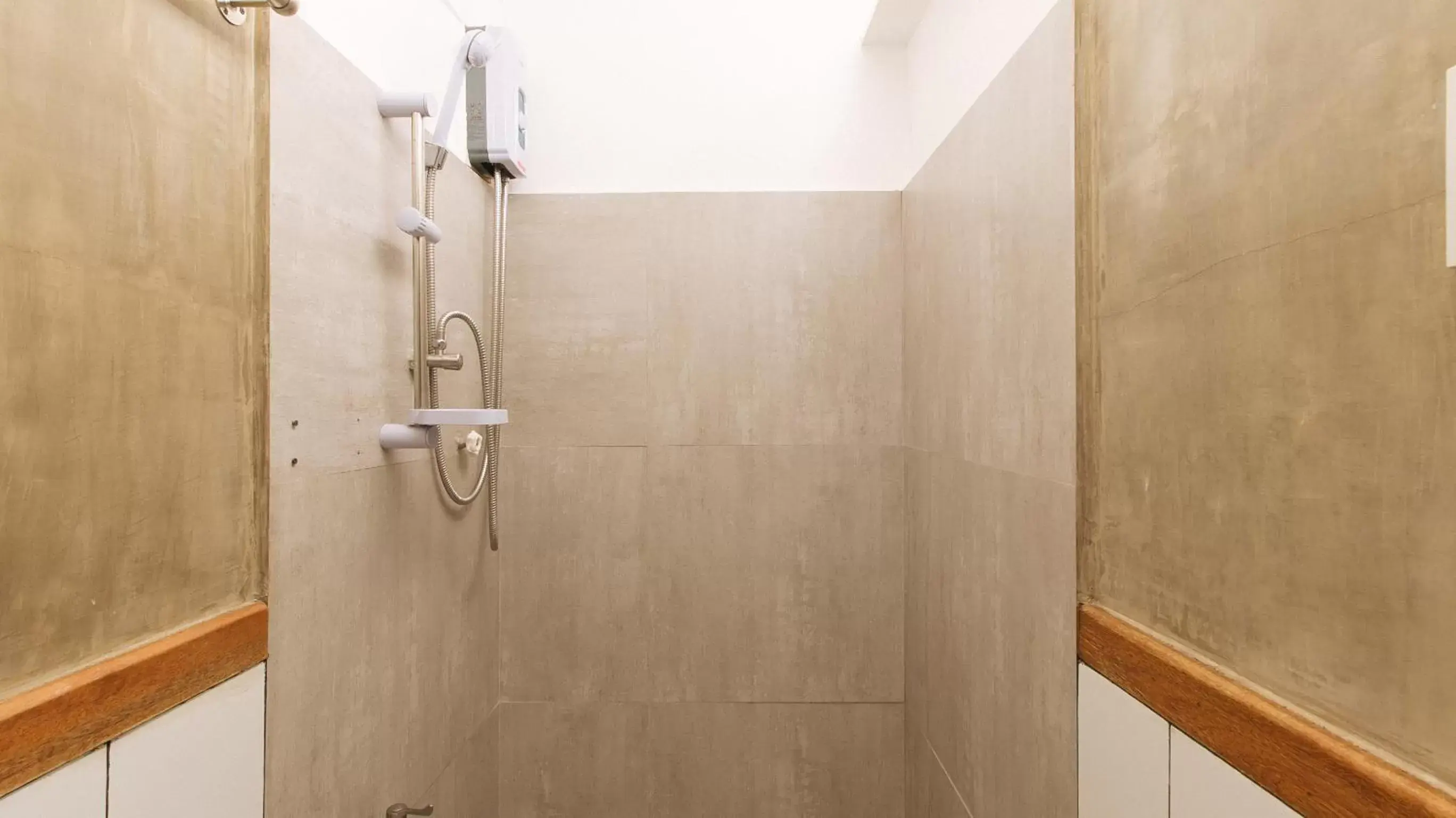 Shower, Bathroom in RedDoorz near Fishermall Quezon City