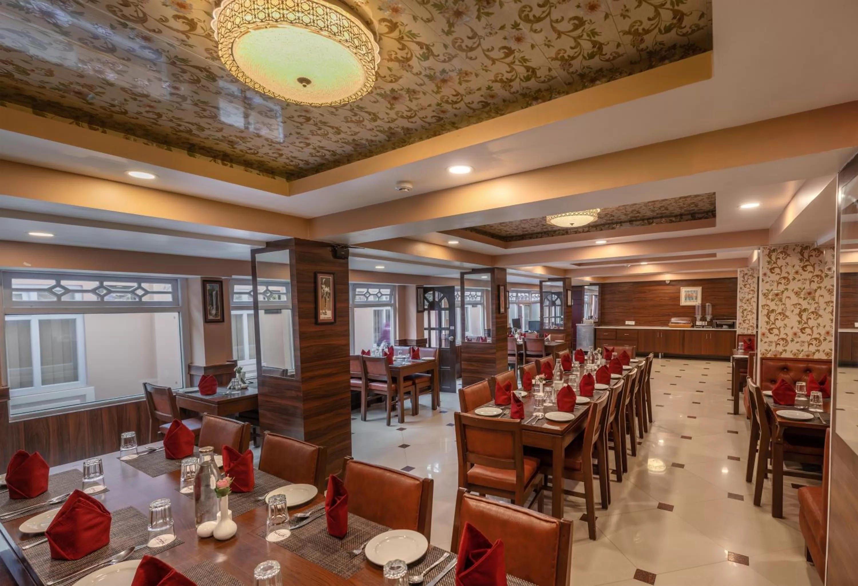 Restaurant/places to eat in Summit Oakden Resort & Spa Mall Road
