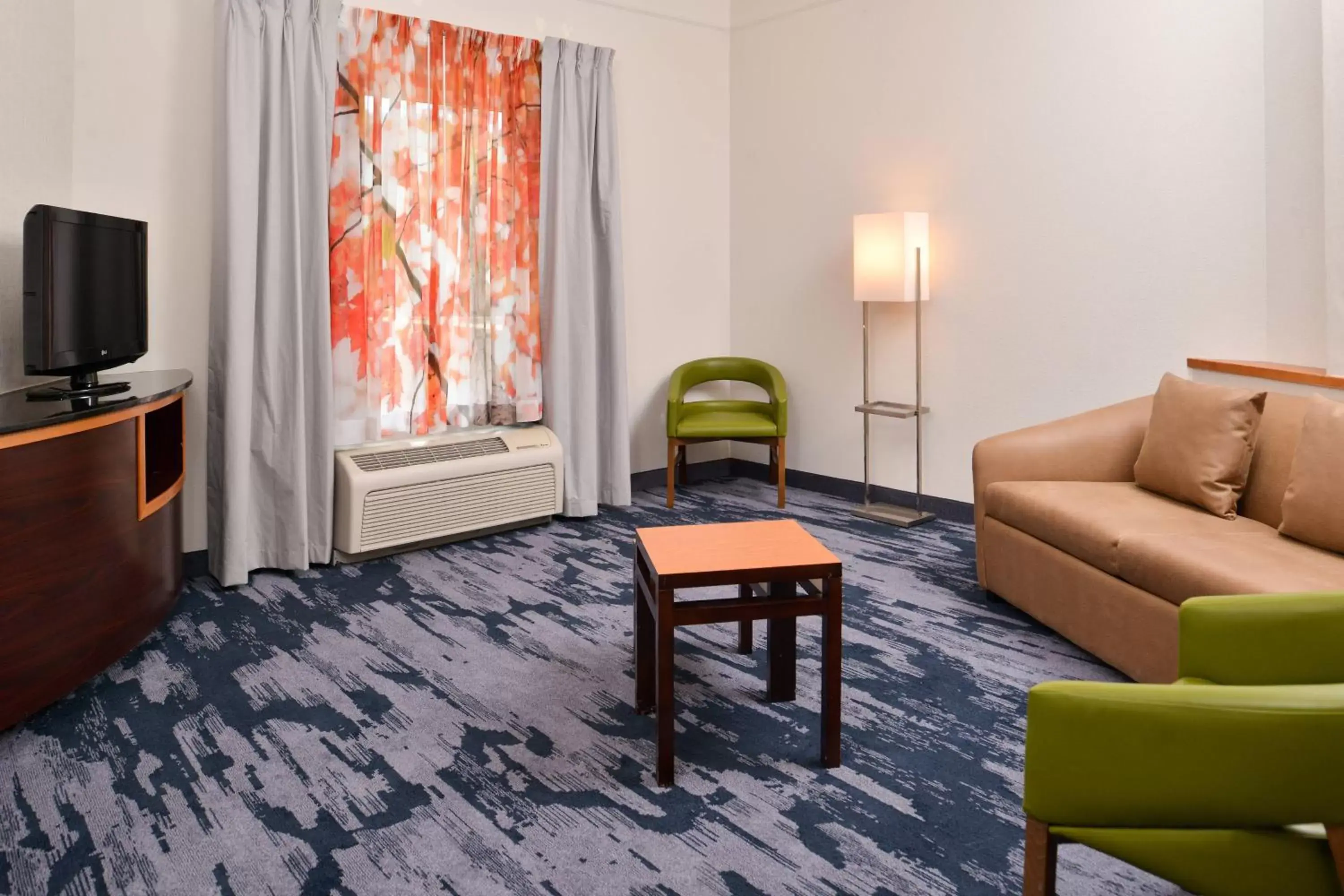 Bedroom, Seating Area in Fairfield Inn and Suites by Marriott Birmingham Pelham/I-65