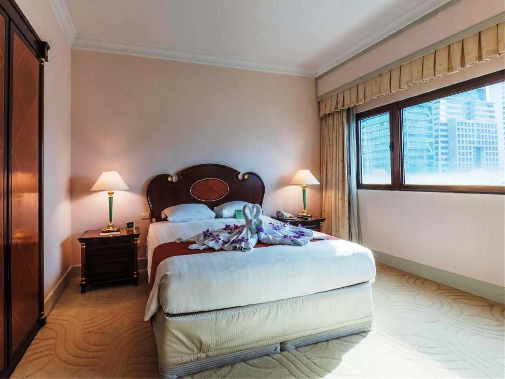 Bedroom in Evergreen Laurel Hotel Bangkok