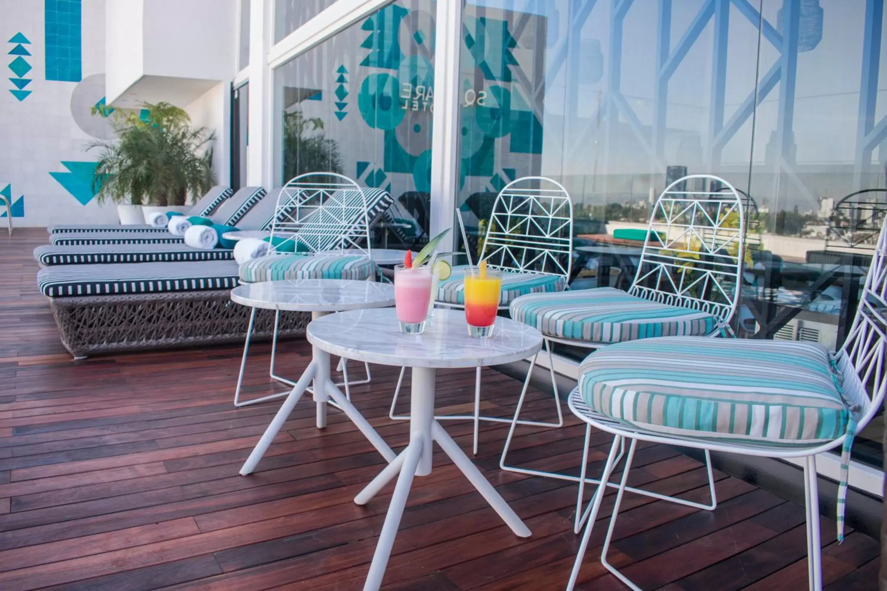 Balcony/Terrace, Restaurant/Places to Eat in Square Small Luxury Hotel - Providencia