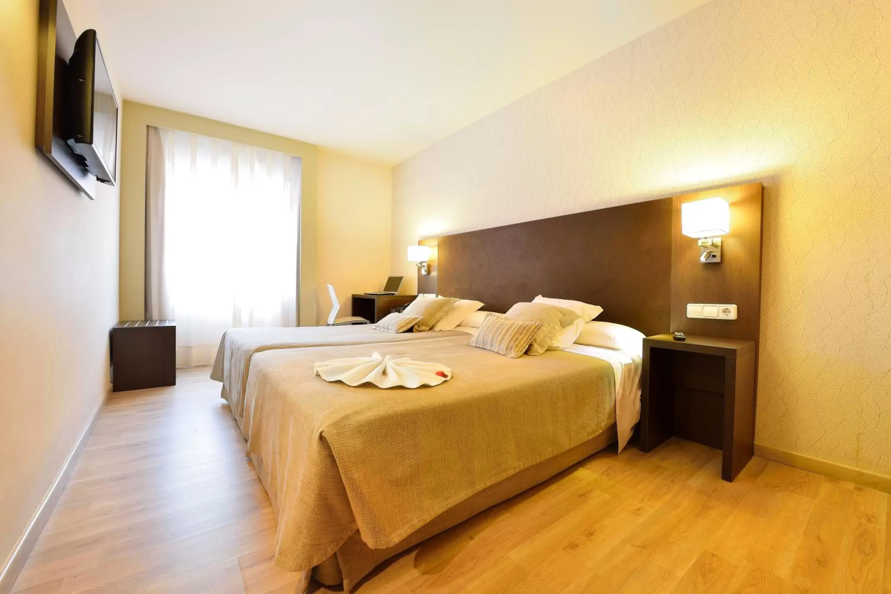 Photo of the whole room, Bed in Hotel Spa Norat O Grove 3* Superior