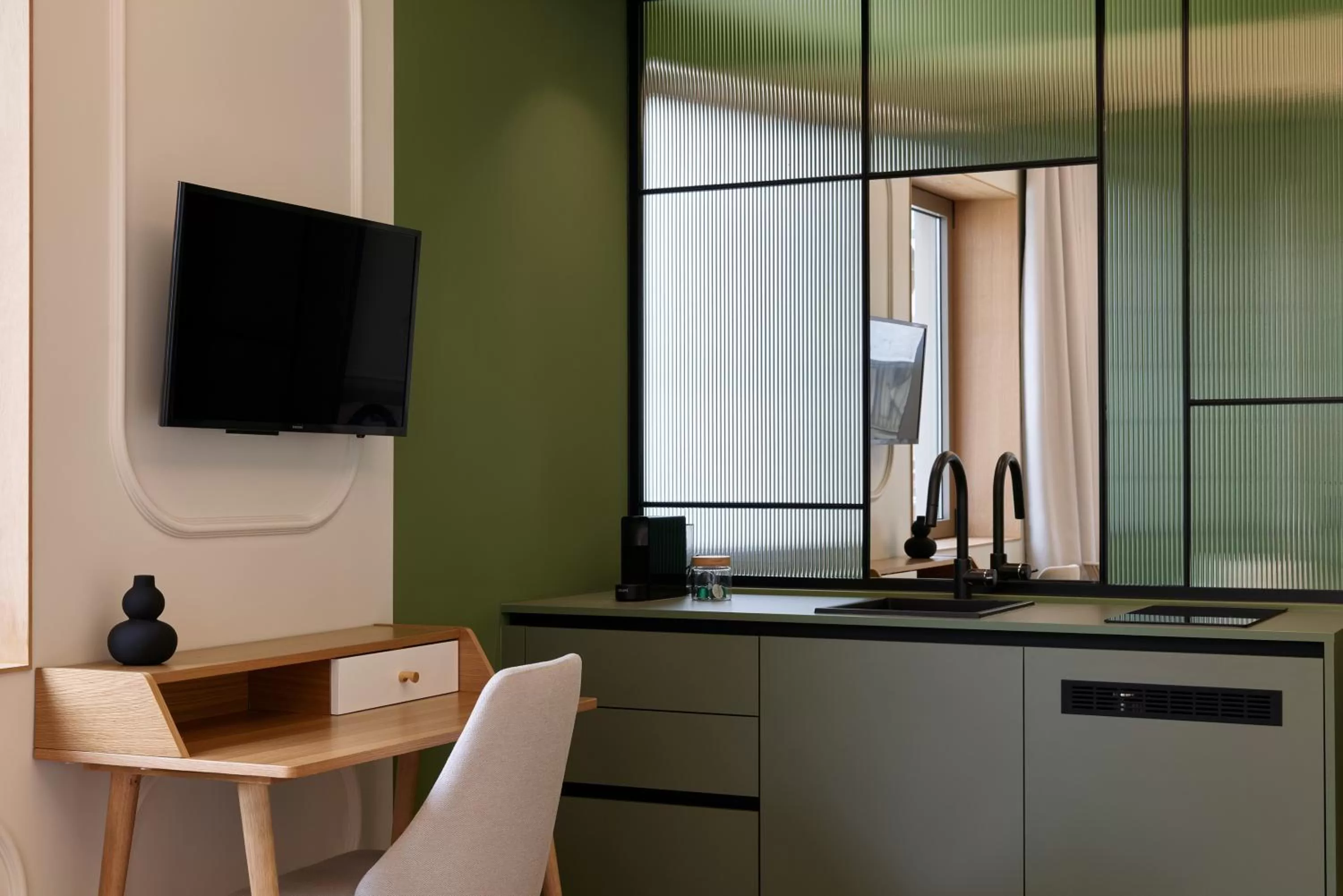 DWELL - Elegant City Stay