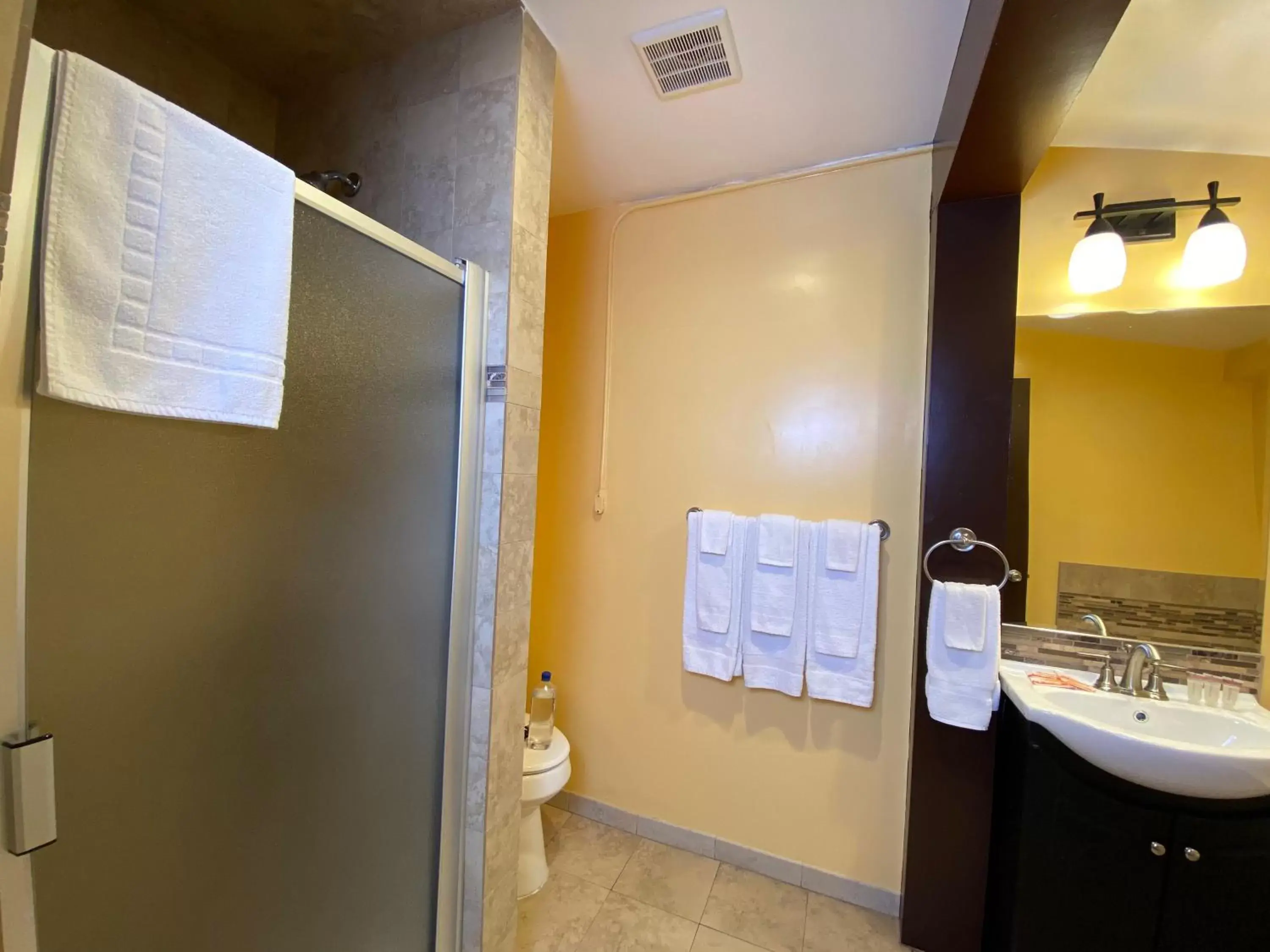 Bathroom in El Patio Inn
